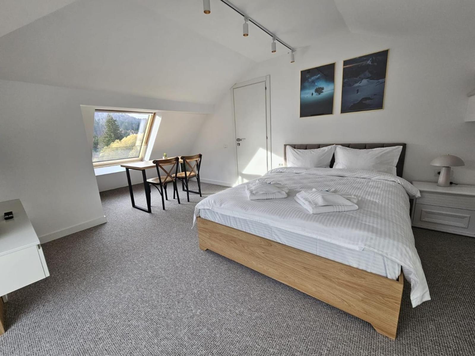 Two-Bedroom Deluxe Apartment - Photo 6