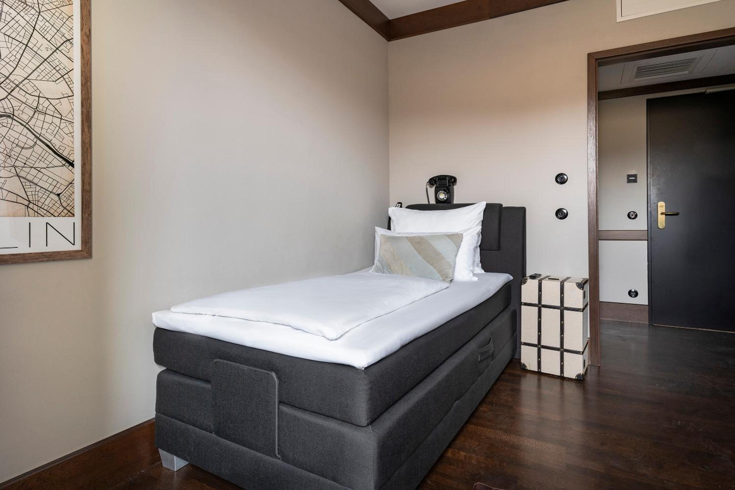 Single Room photo 2
