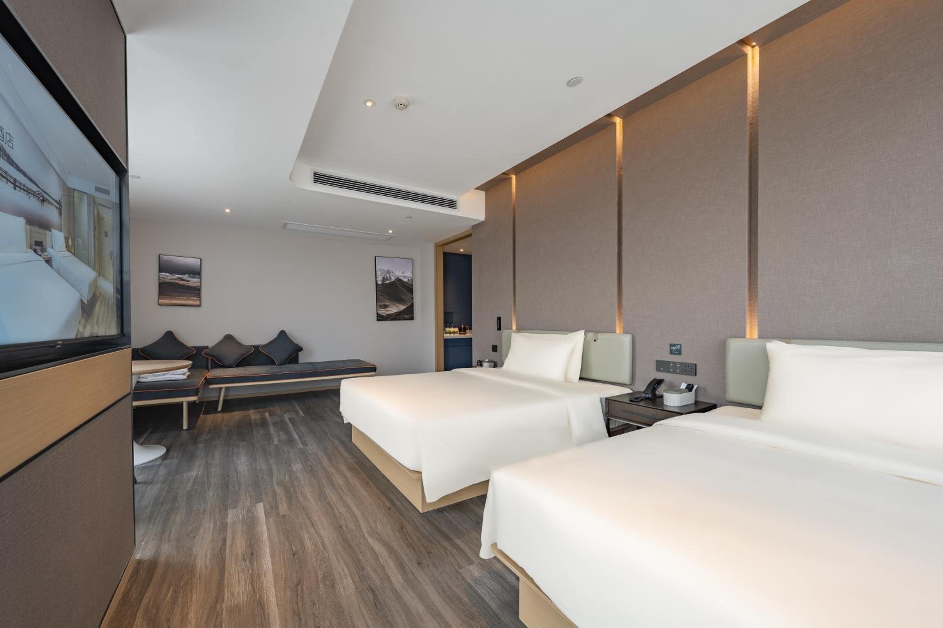 Jimu Family Room - Photo 3