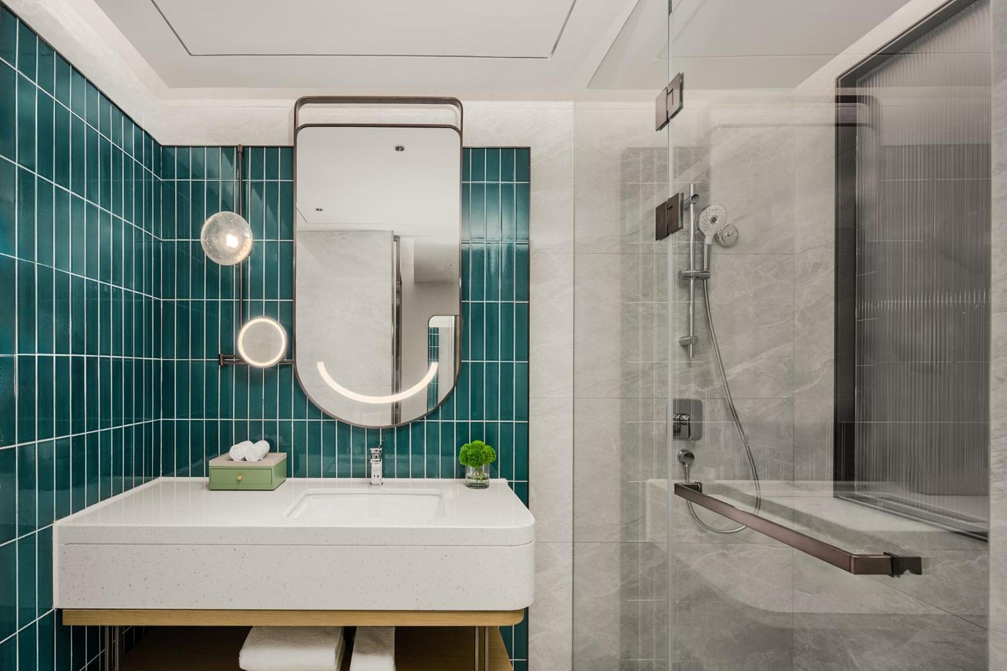 One-Bedroom Suite with Kitchen Area