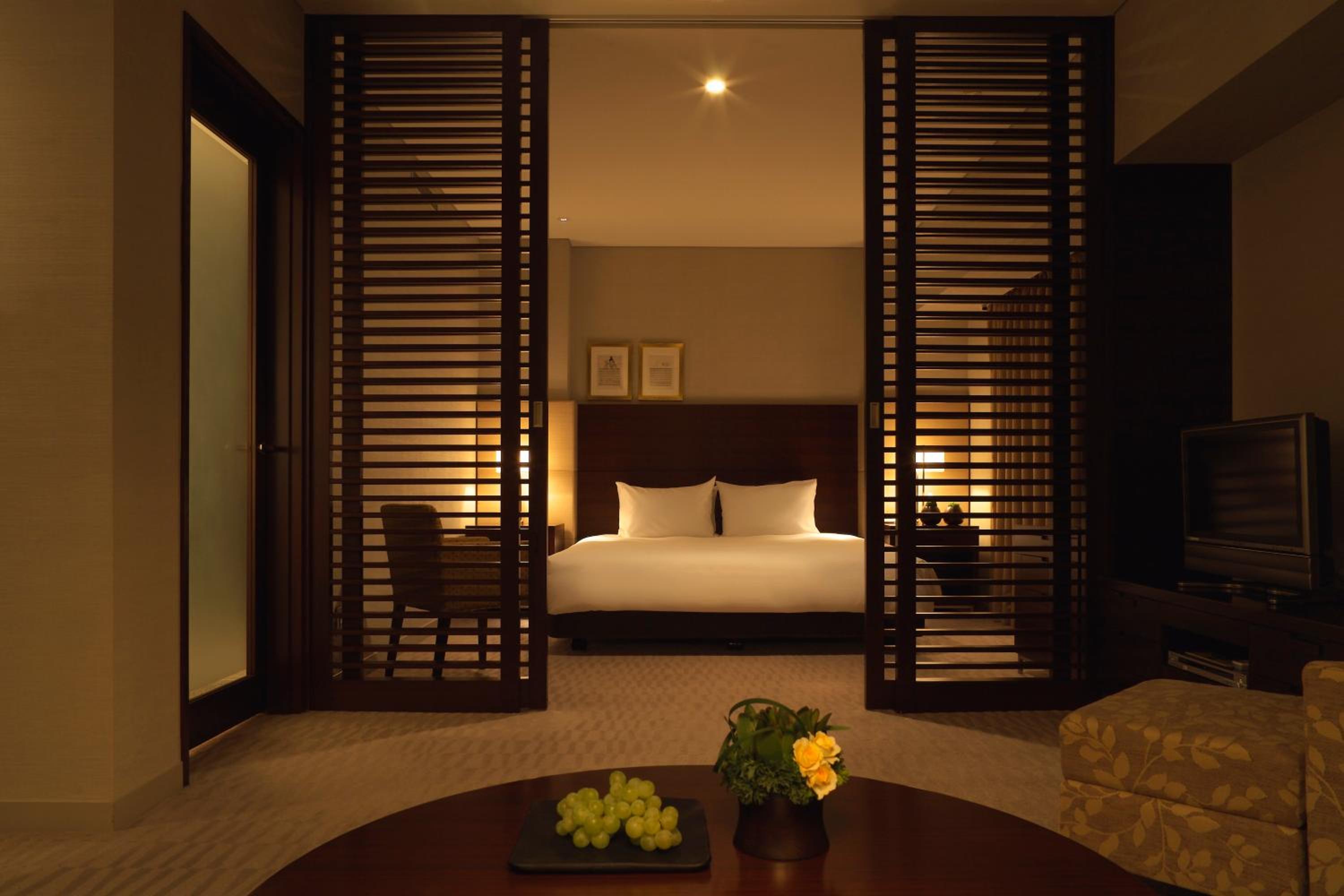 Suite with One King Bed photo 3