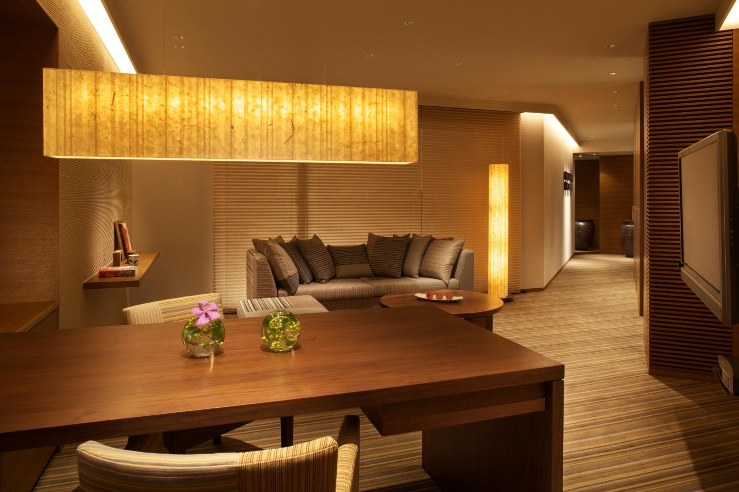 Atrium Suite with Two Queen Beds photo 3