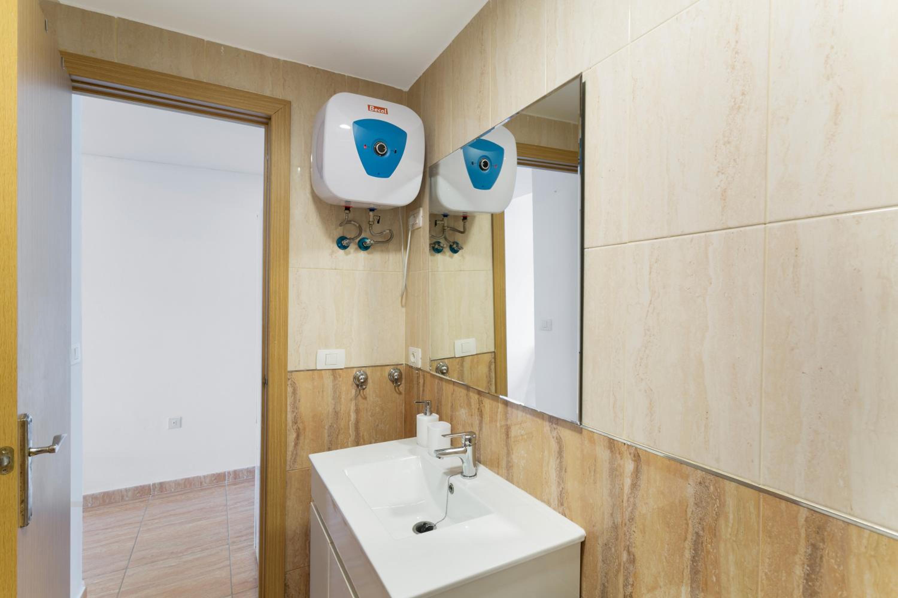 Superior One-Bedroom Apartment