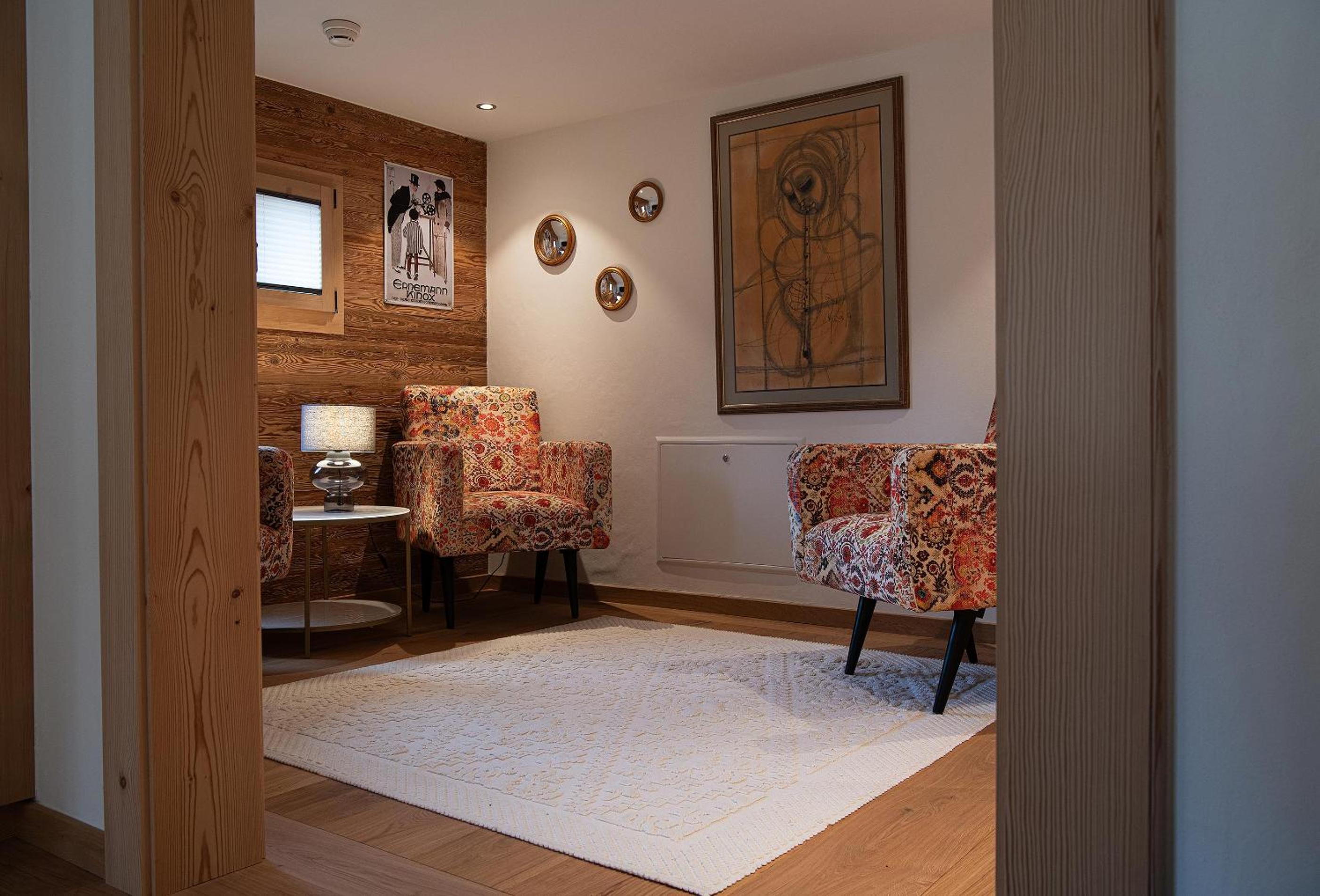 Suite 33 - Photo 17