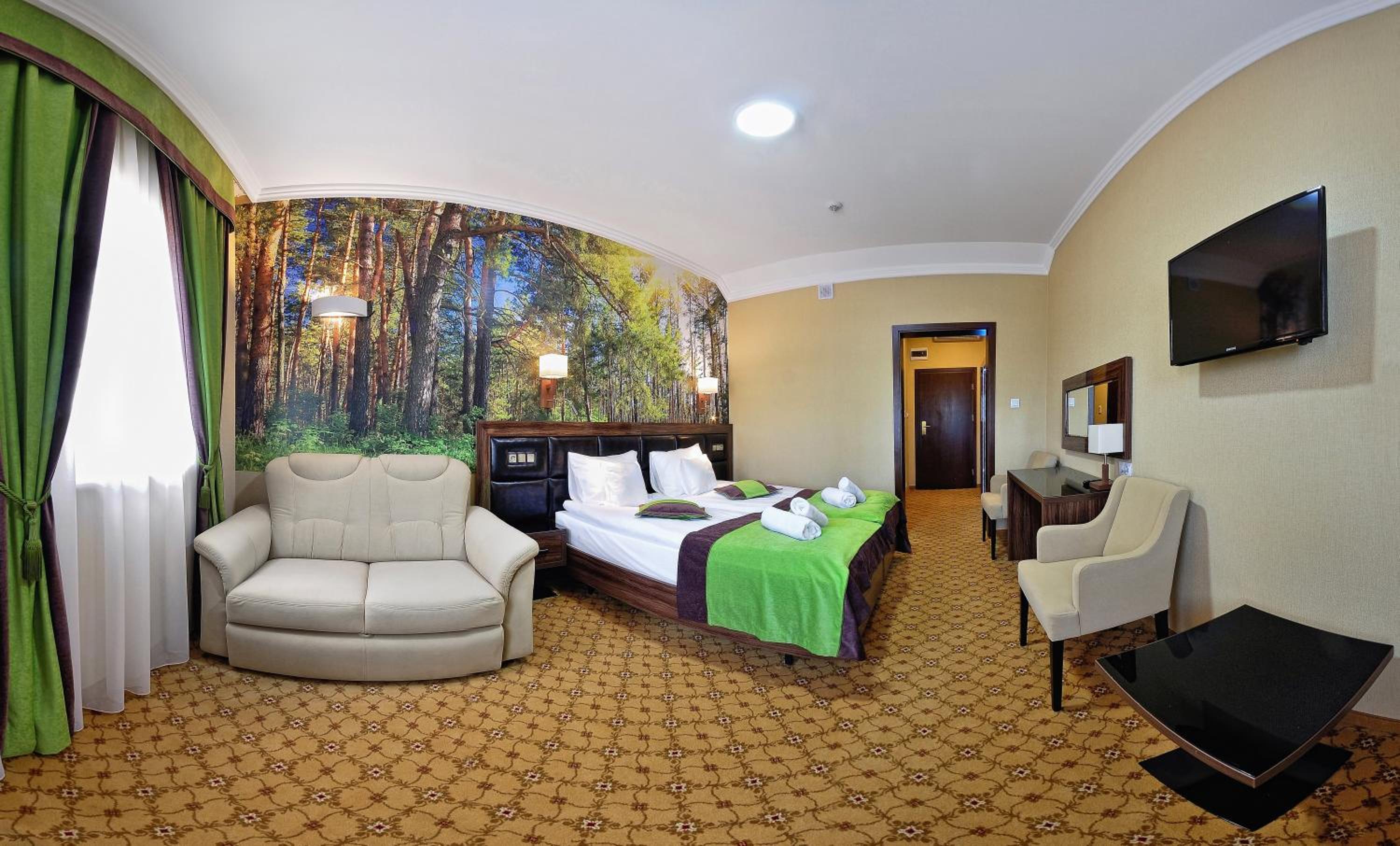Deluxe Room (2 Adults + 1 Child) - Photo 1