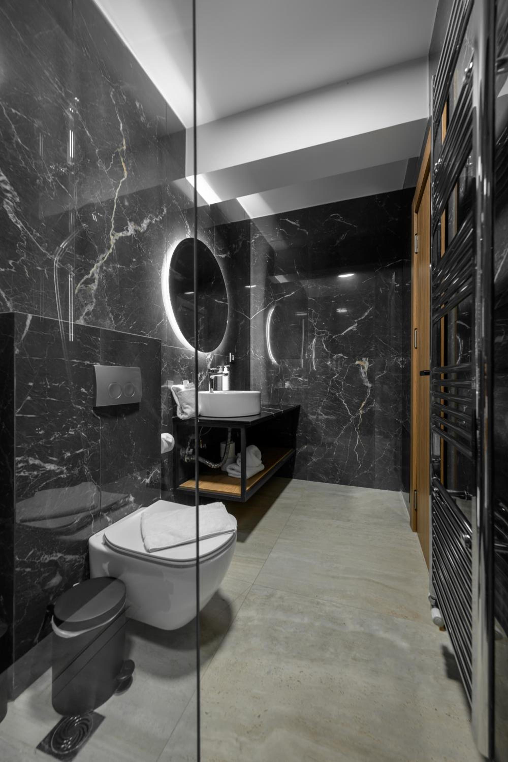 Deluxe King Suite