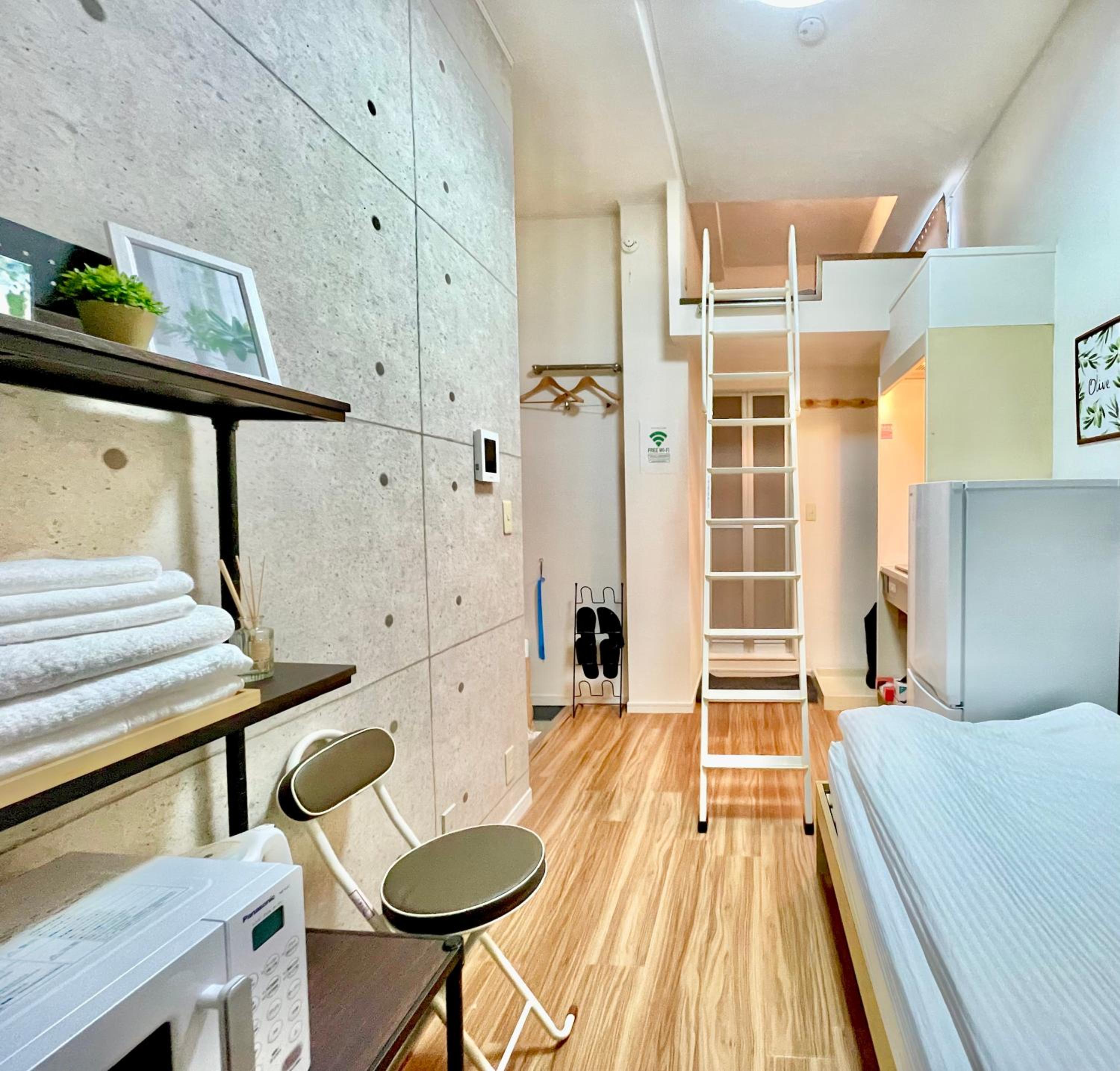 One-Bedroom Apartment photo 2