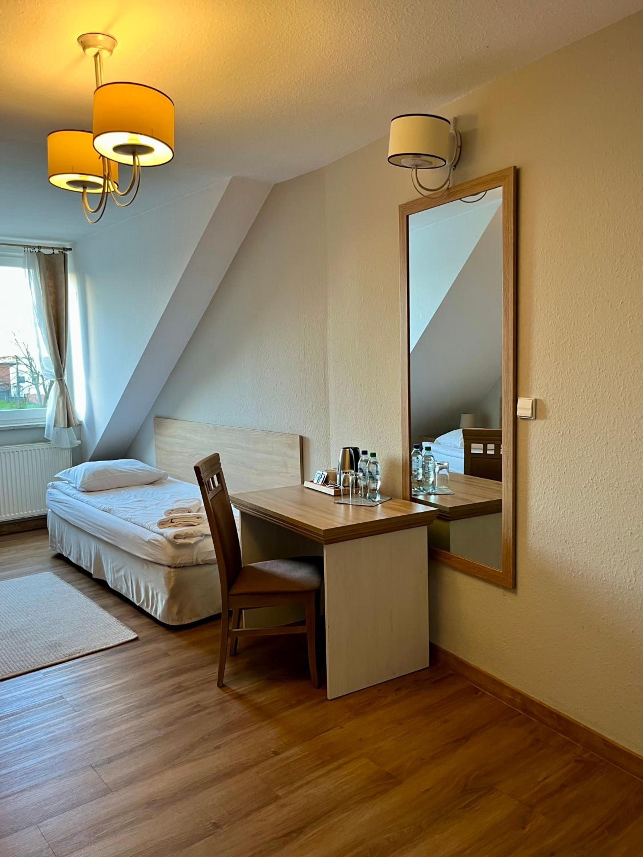 Twin Room - Photo 10