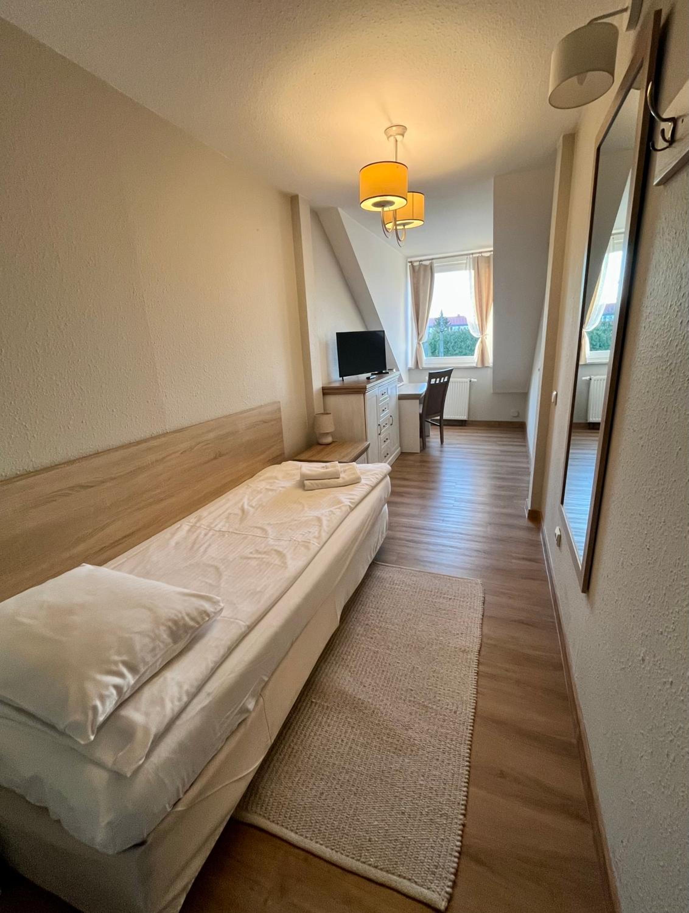 Twin Room - Photo 3