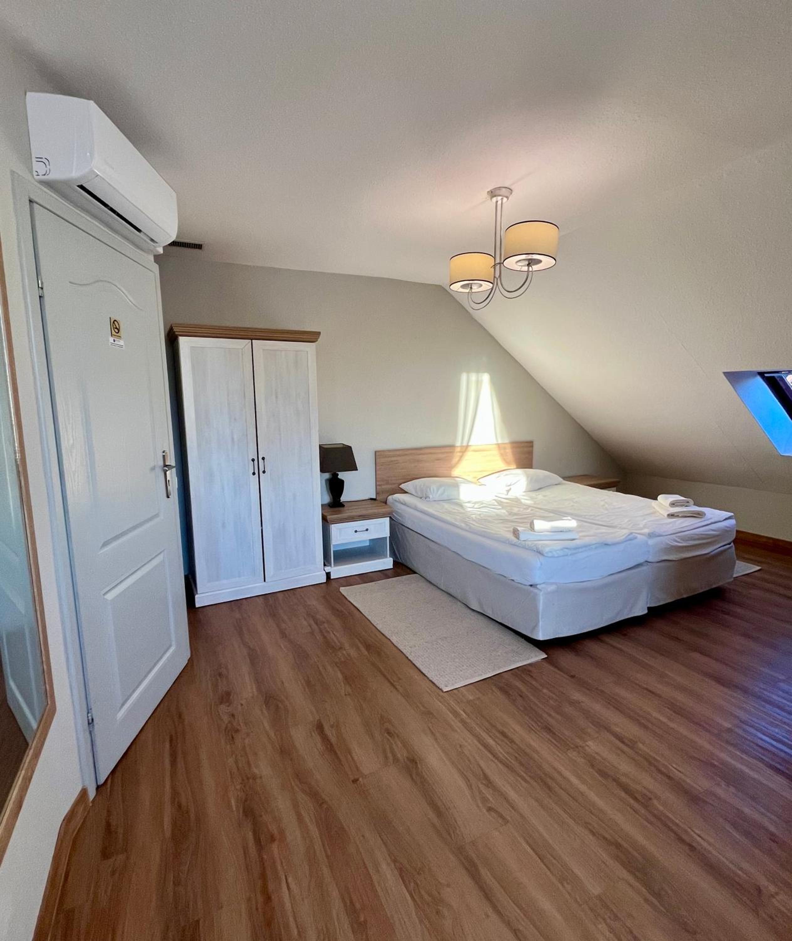 Twin Room - Photo 8