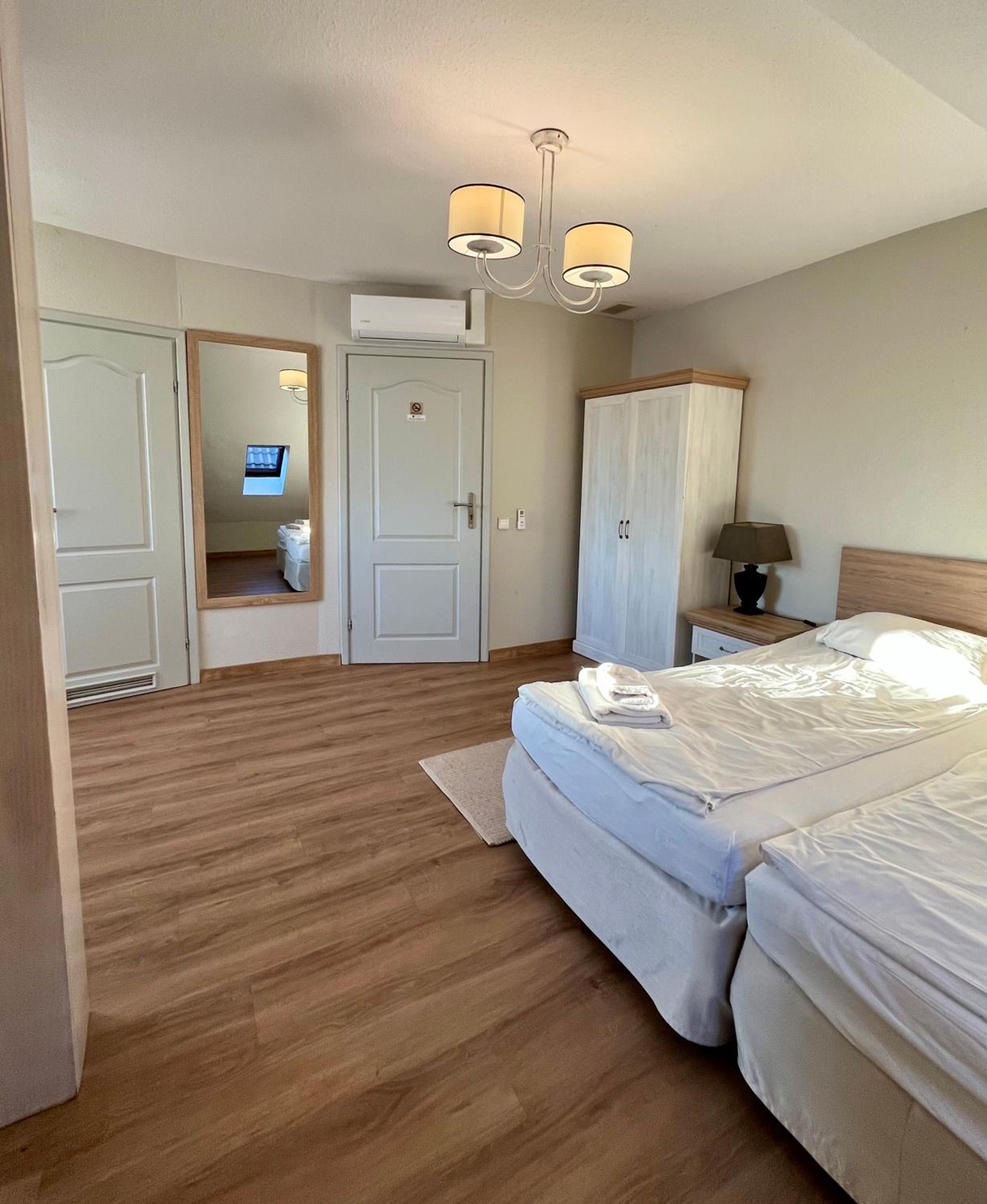 Twin Room - Photo 2