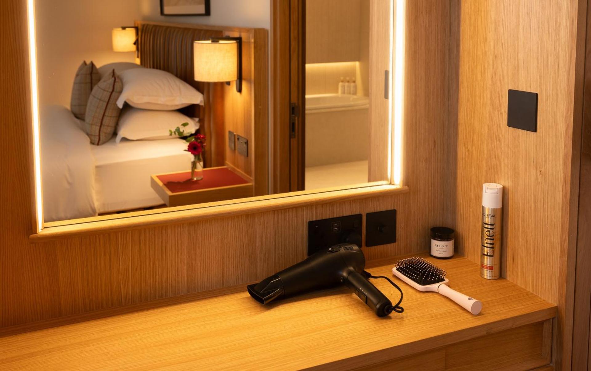 Castle View Suite - Photo 6