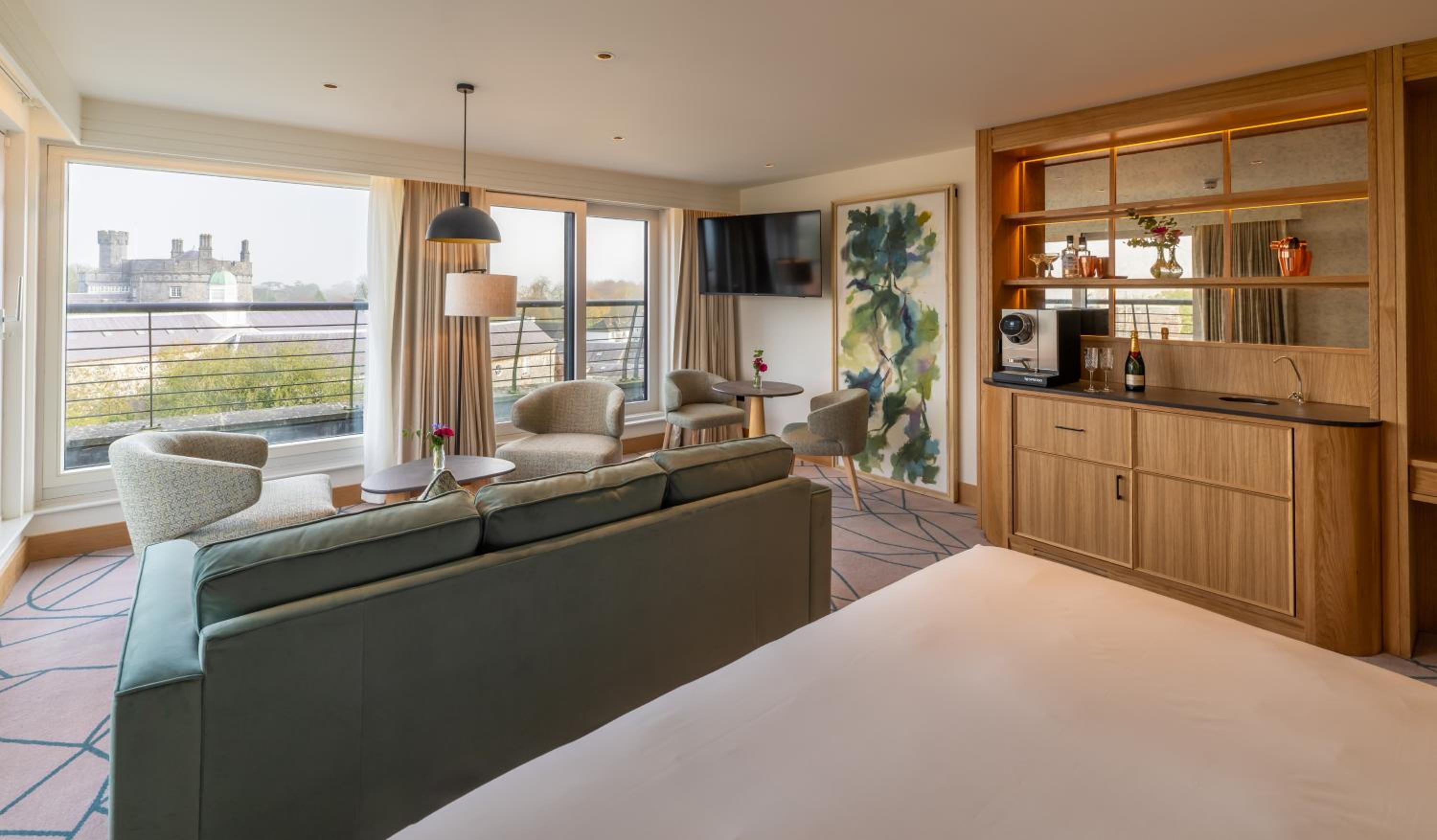 Castle View Suite - Photo 3
