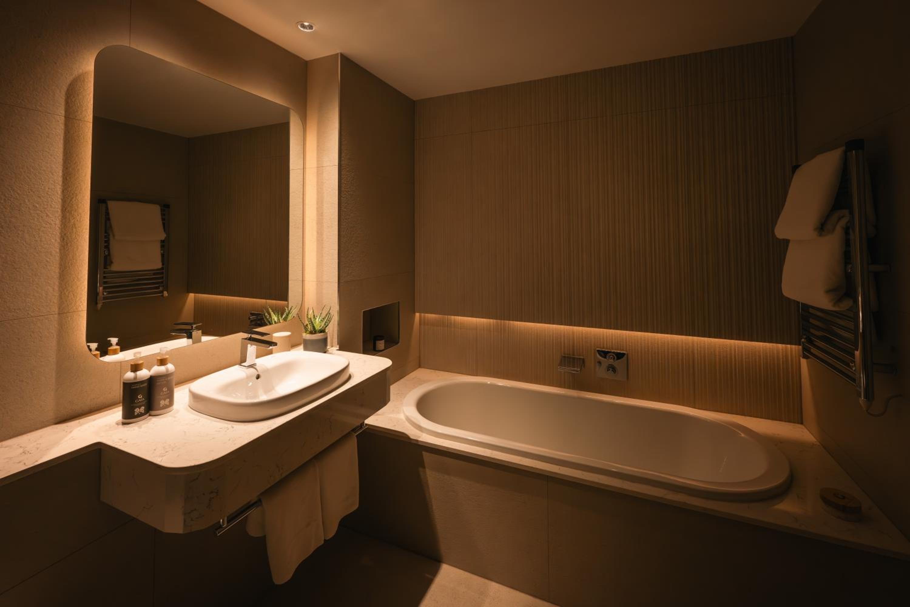 Castle View Suite - Photo 7