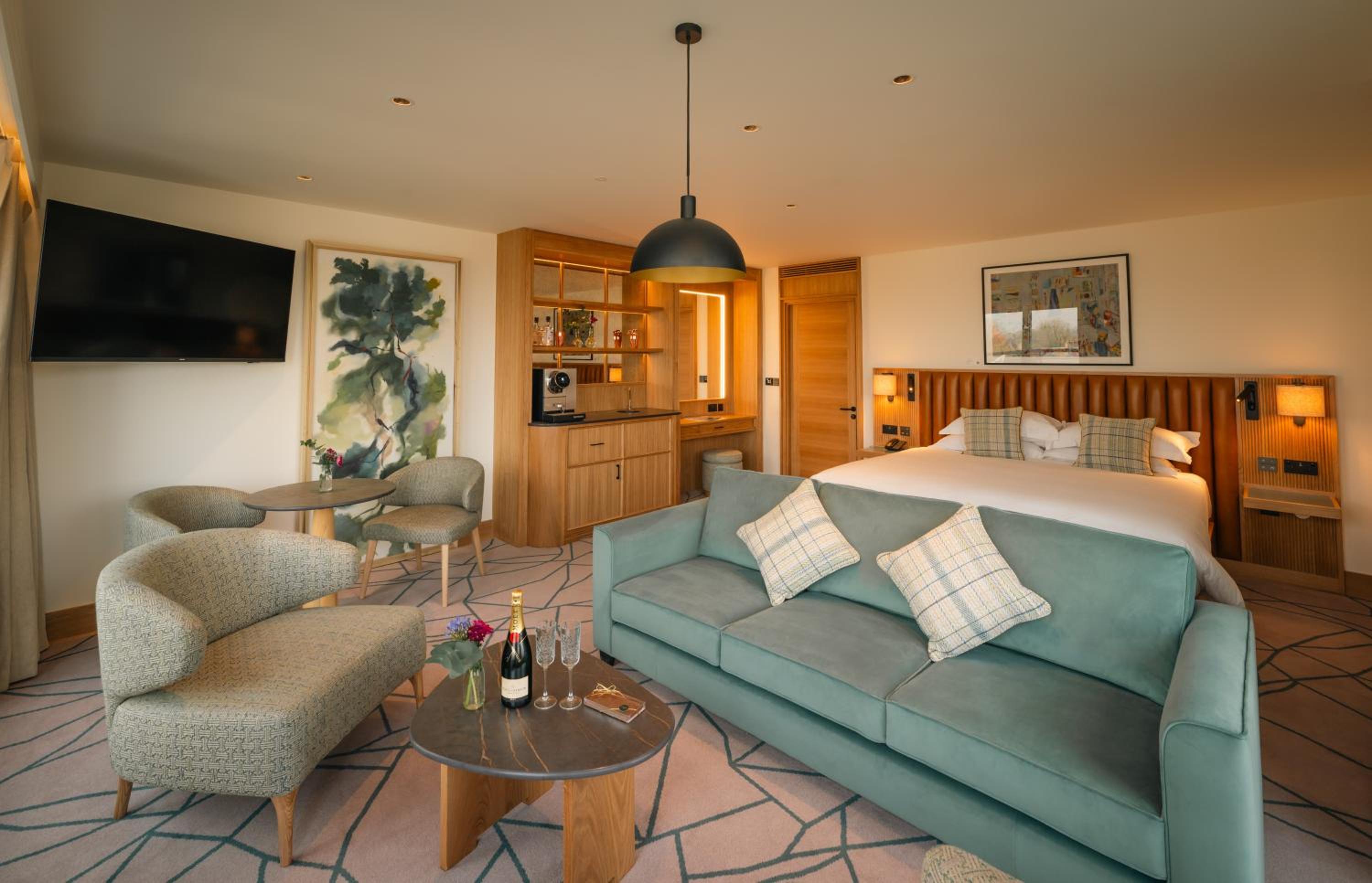 Castle View Suite - Photo 10