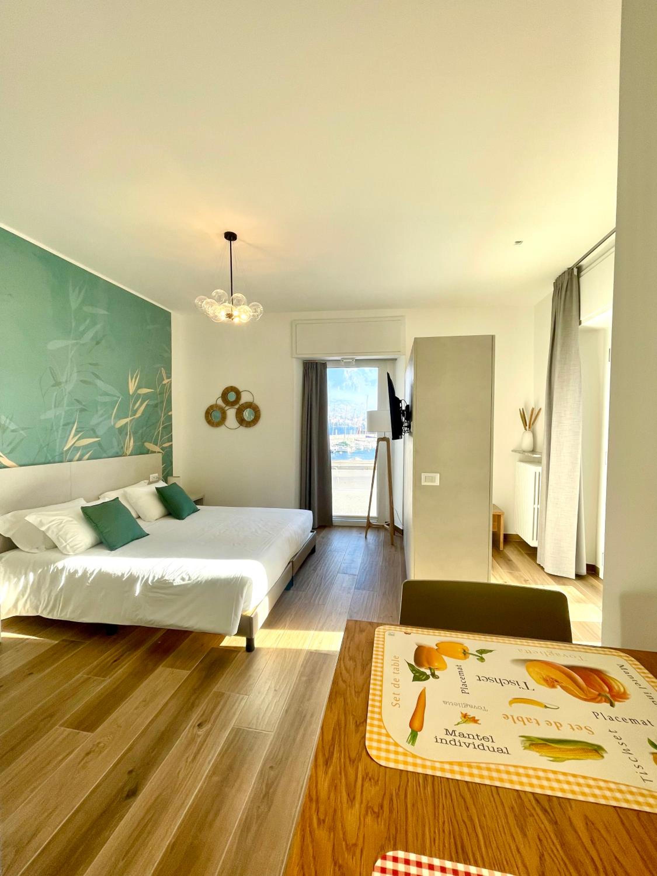 One-Bedroom Apartment with Lake View photo 3