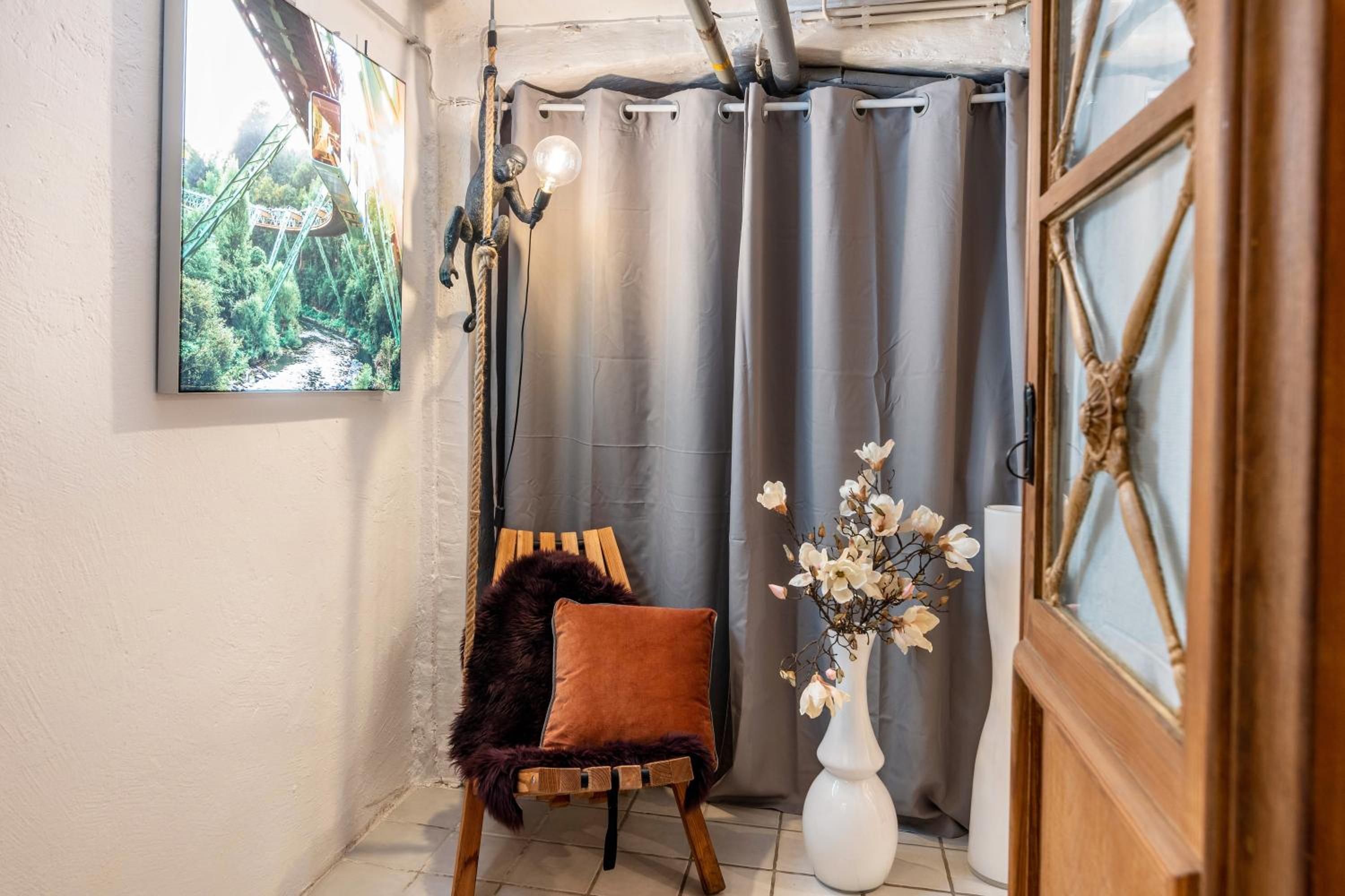 Apartment with Shower