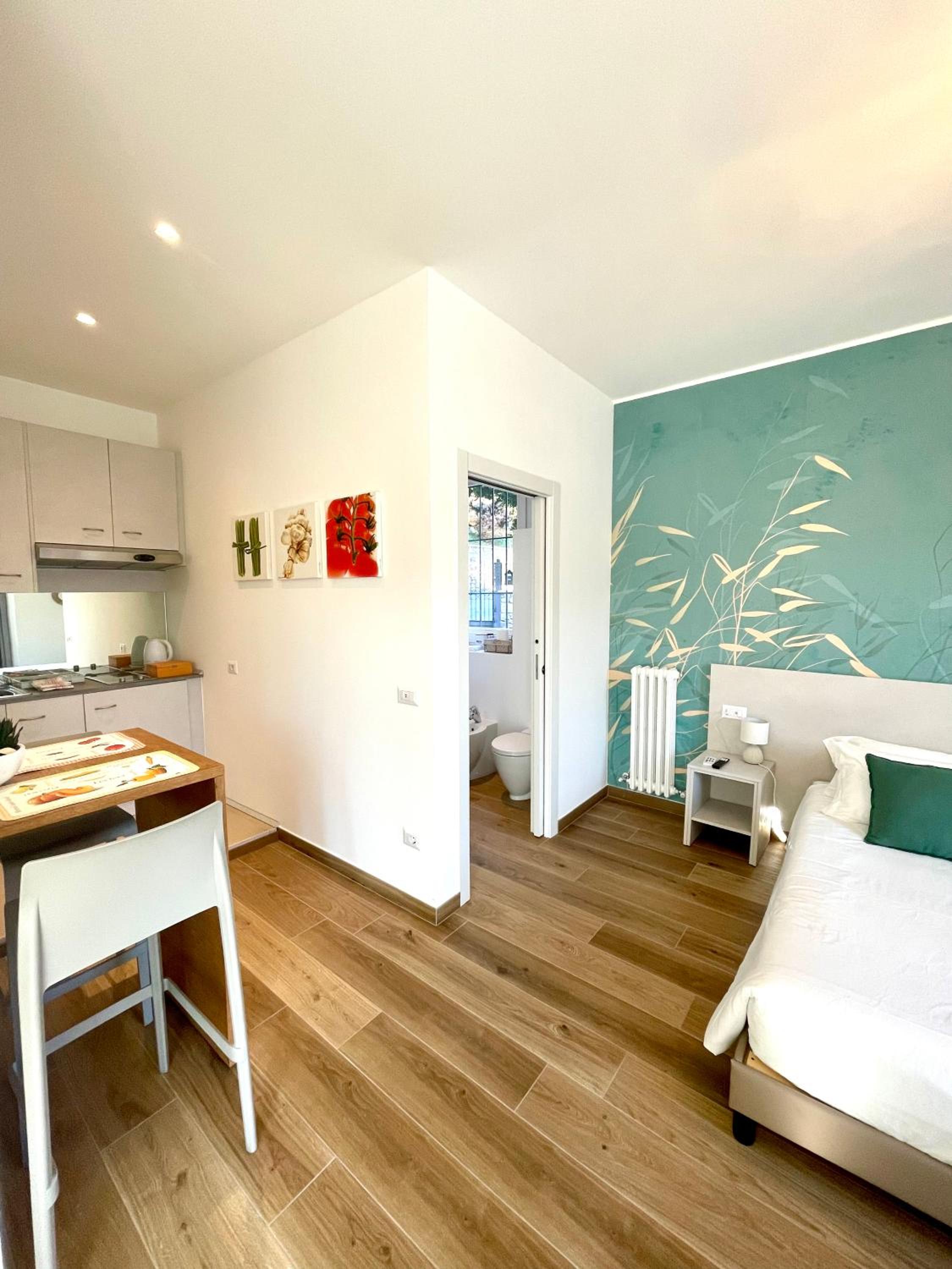 One-Bedroom Apartment with Lake View