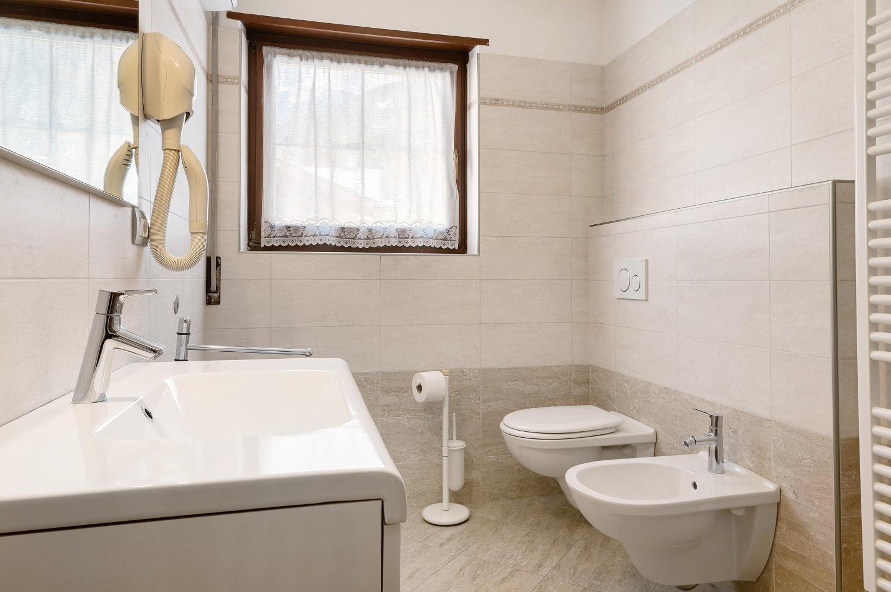 Two-Bedroom Deluxe Apartment with Balcony