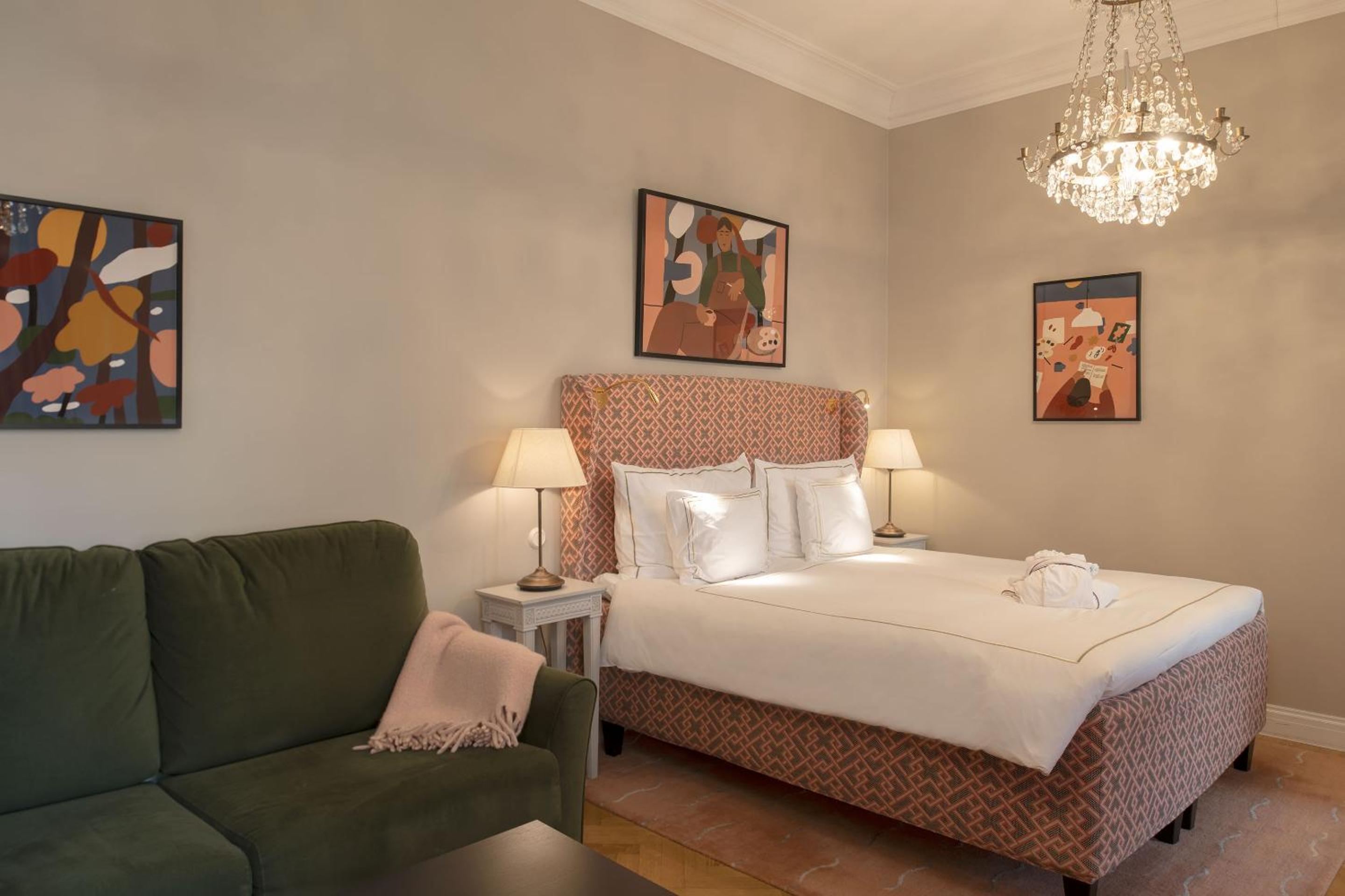 Junior Suite with Garden View thumbnail 5