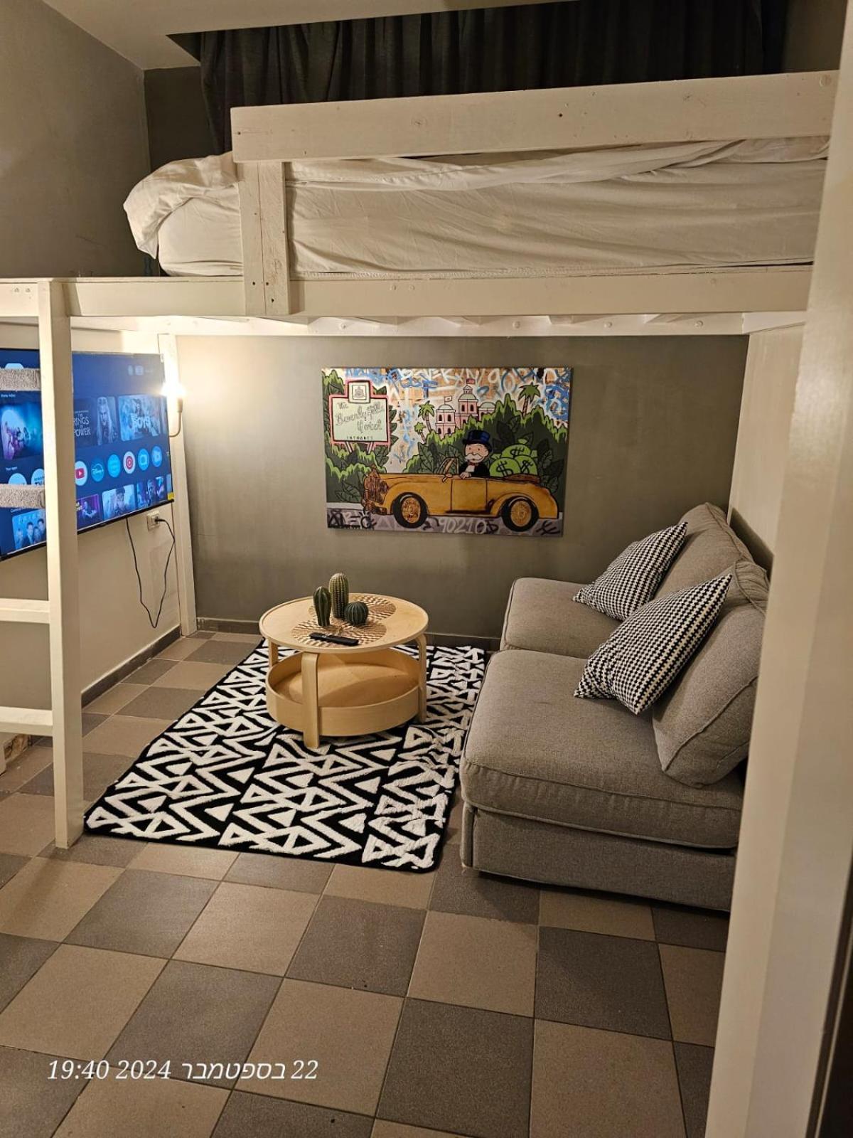 Family Studio - Photo 12