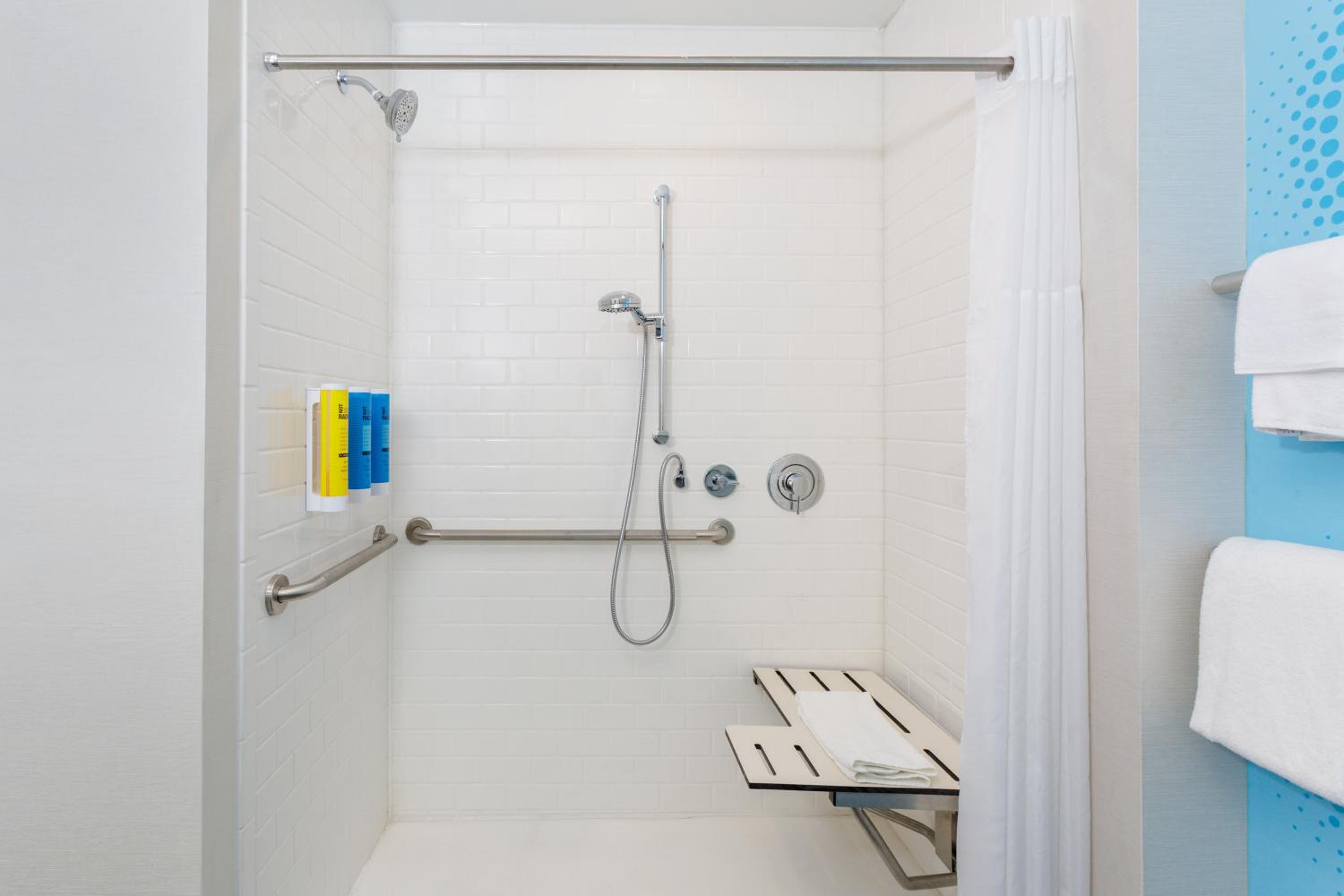 King Room With Walk-In Shower - Photo 5