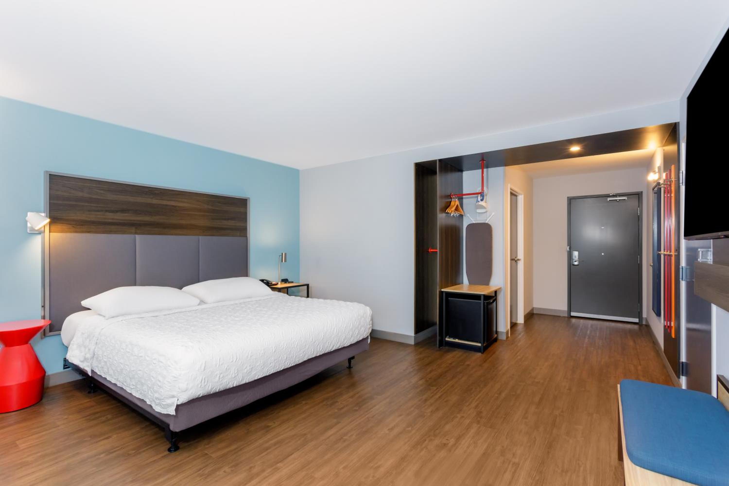King Room With Bath Tub - Mobility Access - Photo 8