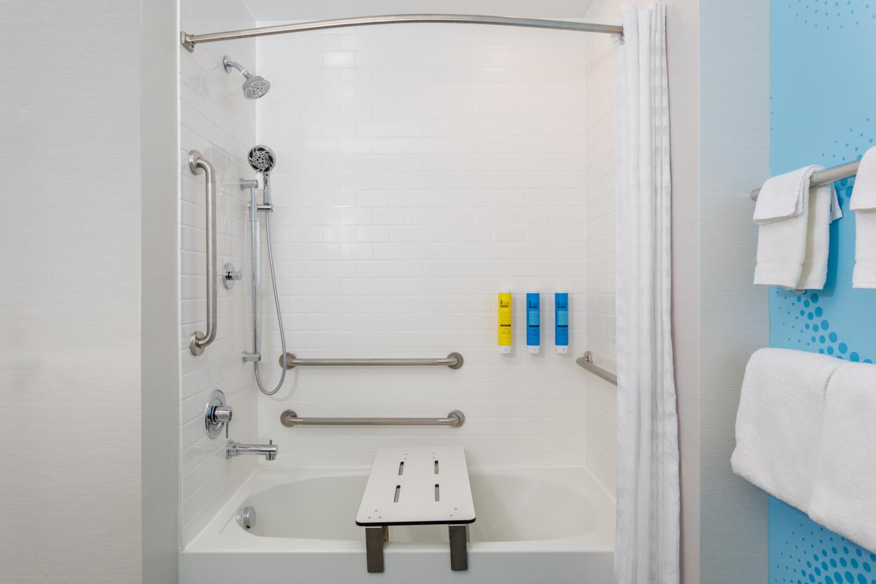 King Room With Bath Tub - Mobility Access - Photo 6
