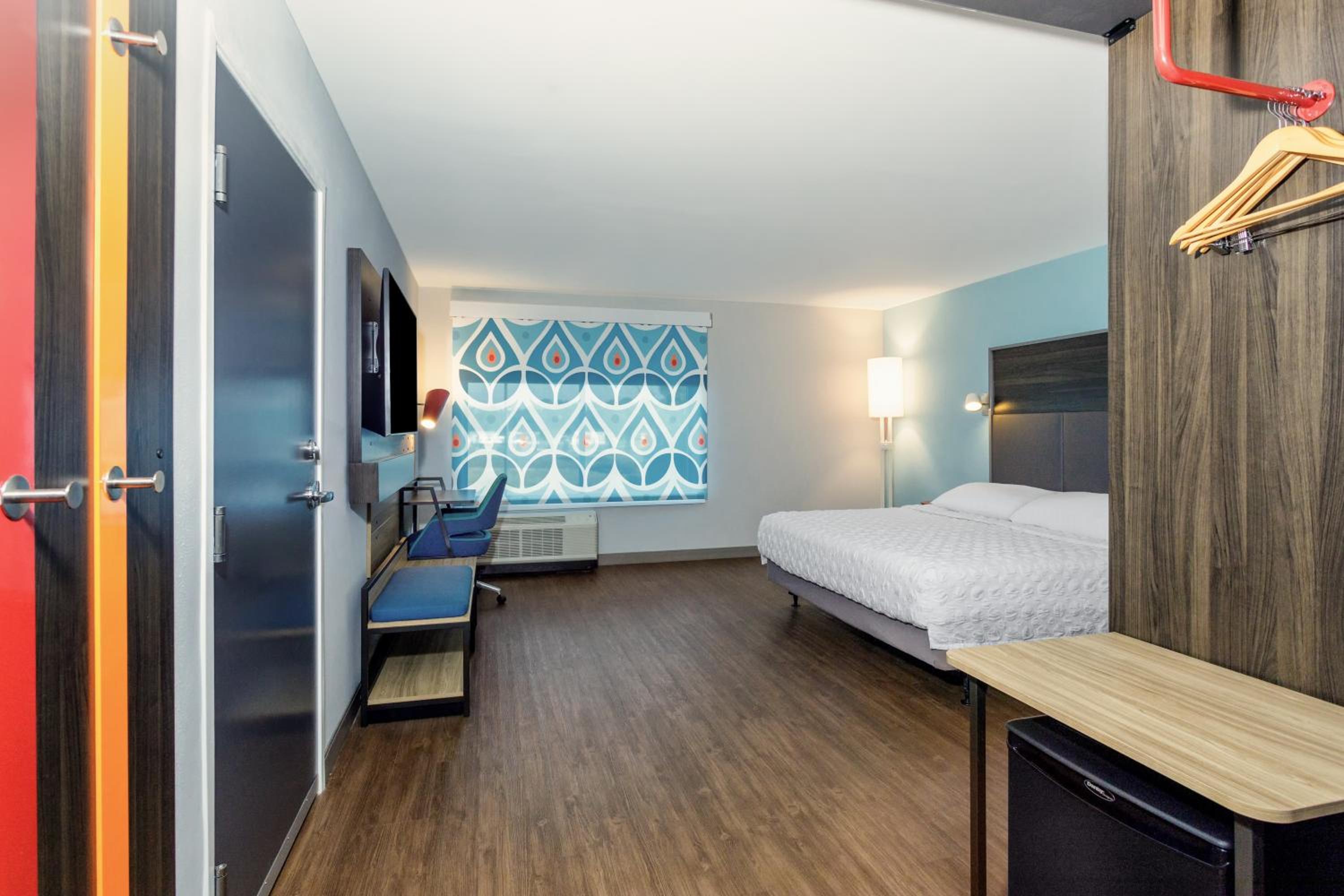 King Room With Bath Tub - Mobility Access - Photo 10
