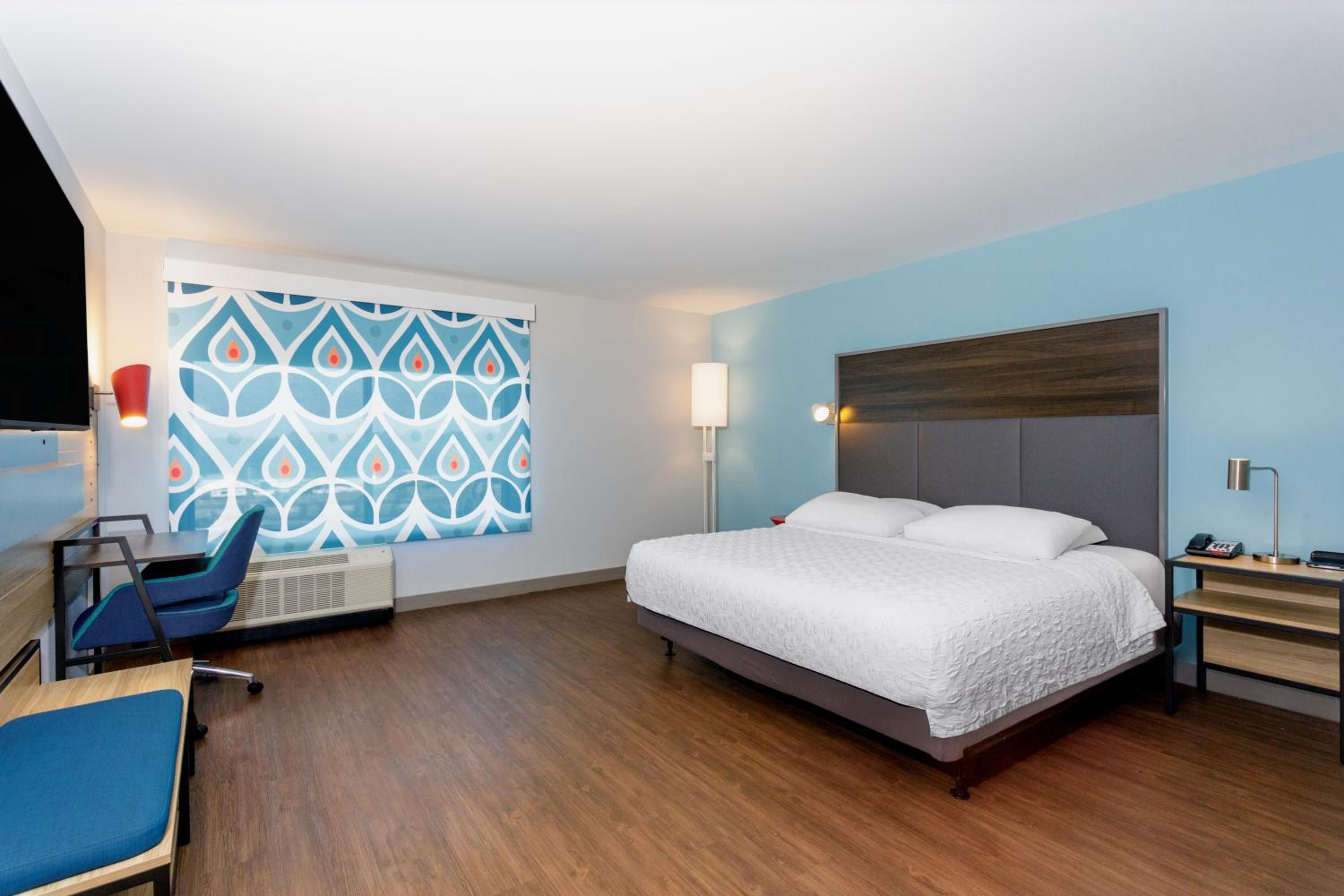 King Room With Bath Tub - Mobility Access - Photo 11