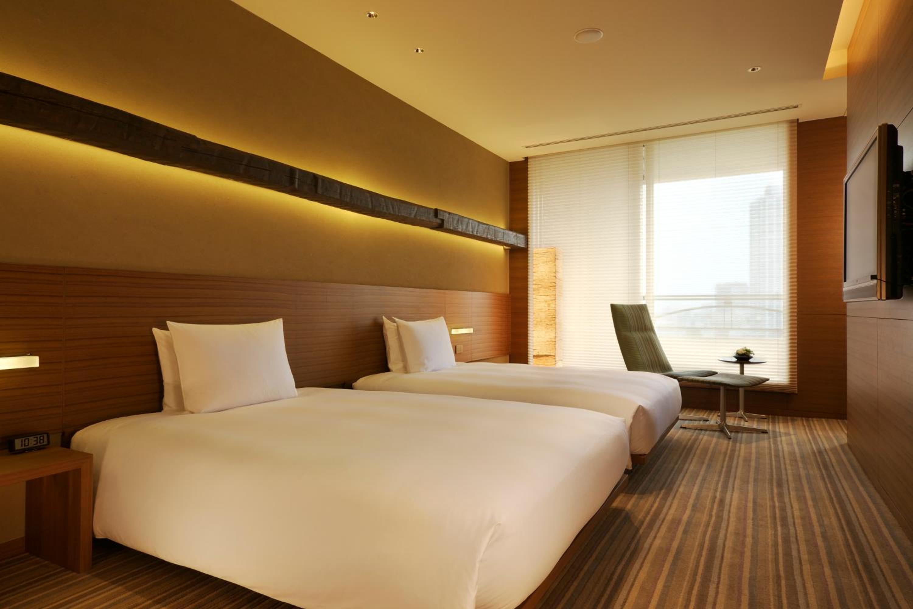 Ambassador Suite with Two Queen Beds photo 3