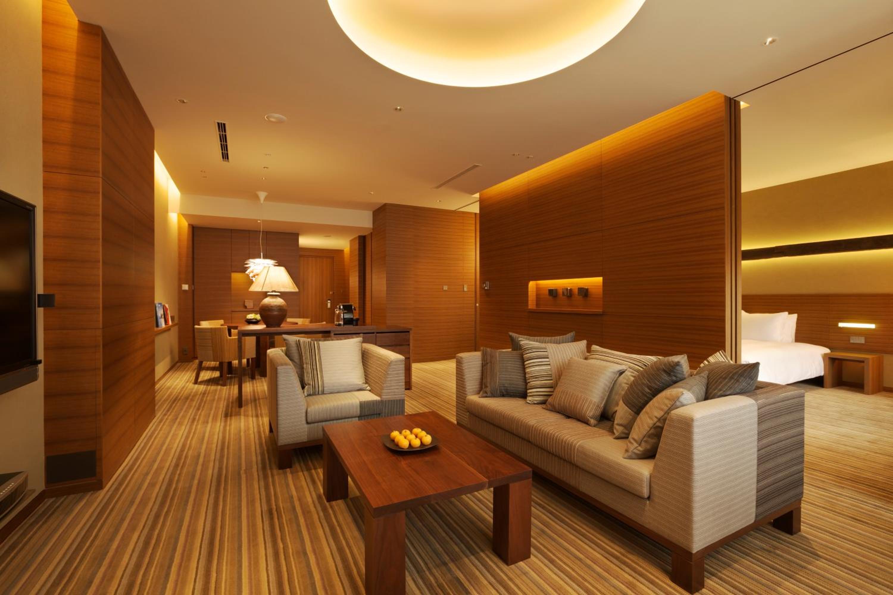 Ambassador Suite with Two Queen Beds photo 2