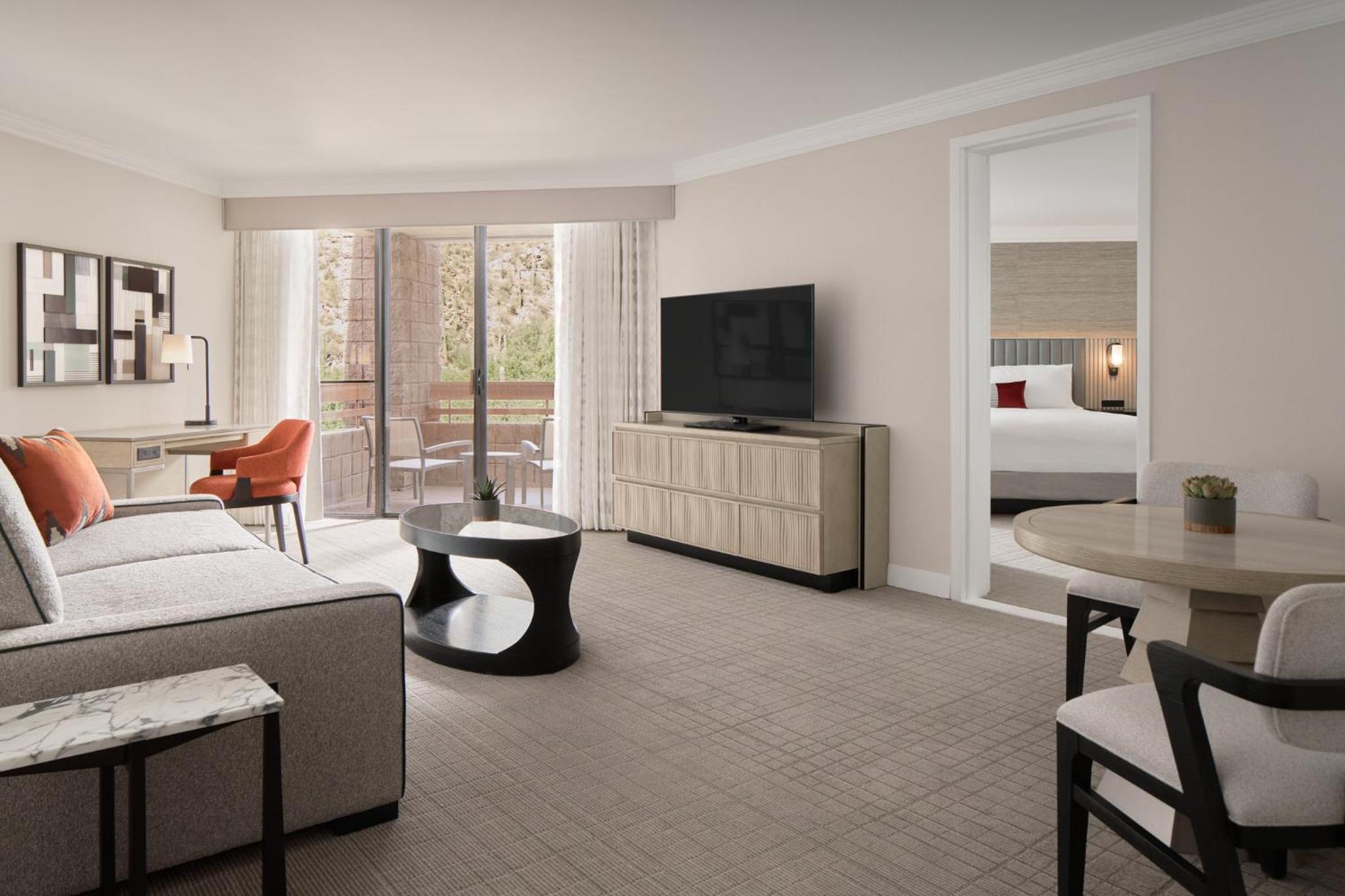 Suite - Photo 1