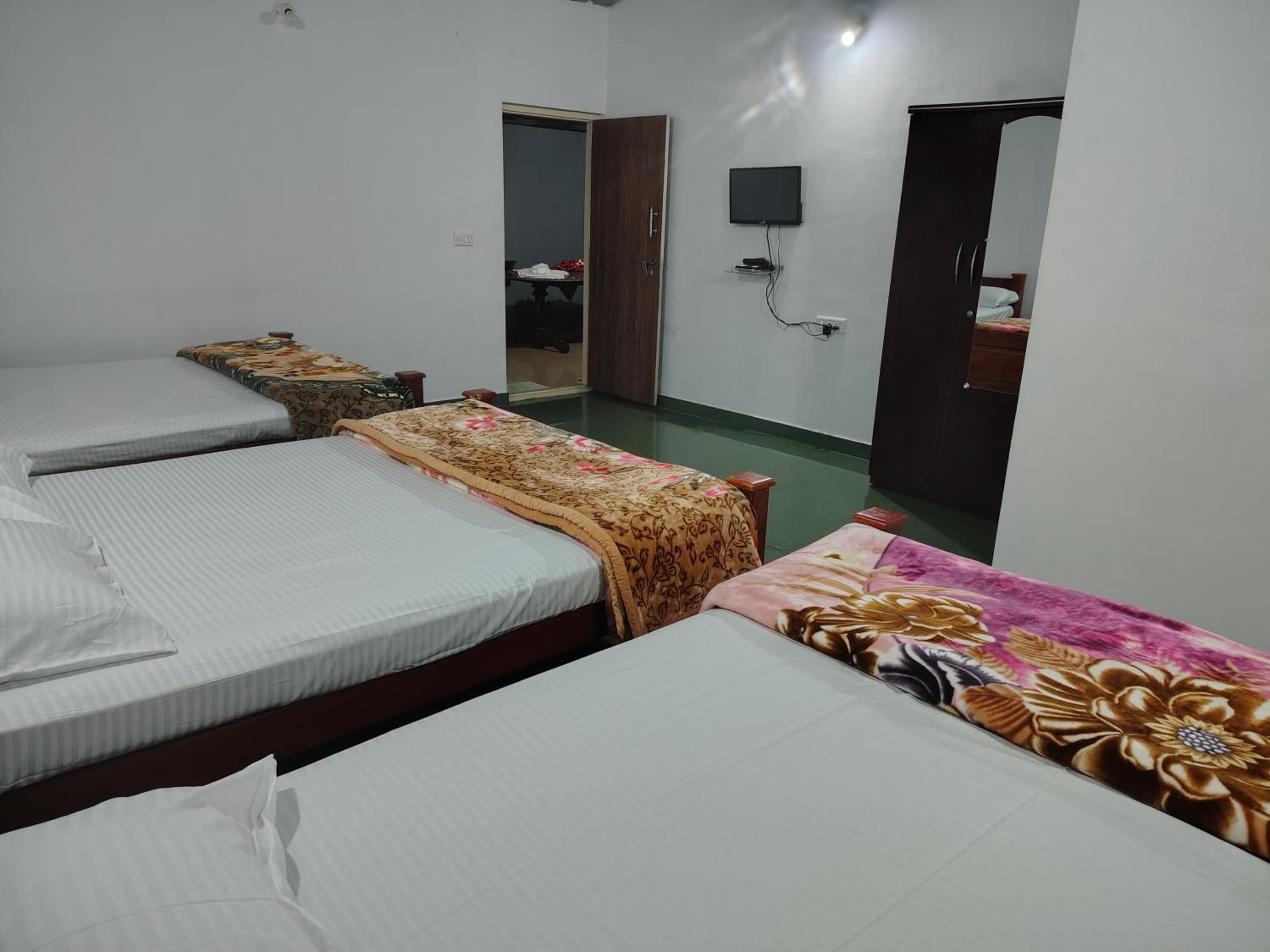 Deluxe Family Suite photo 3