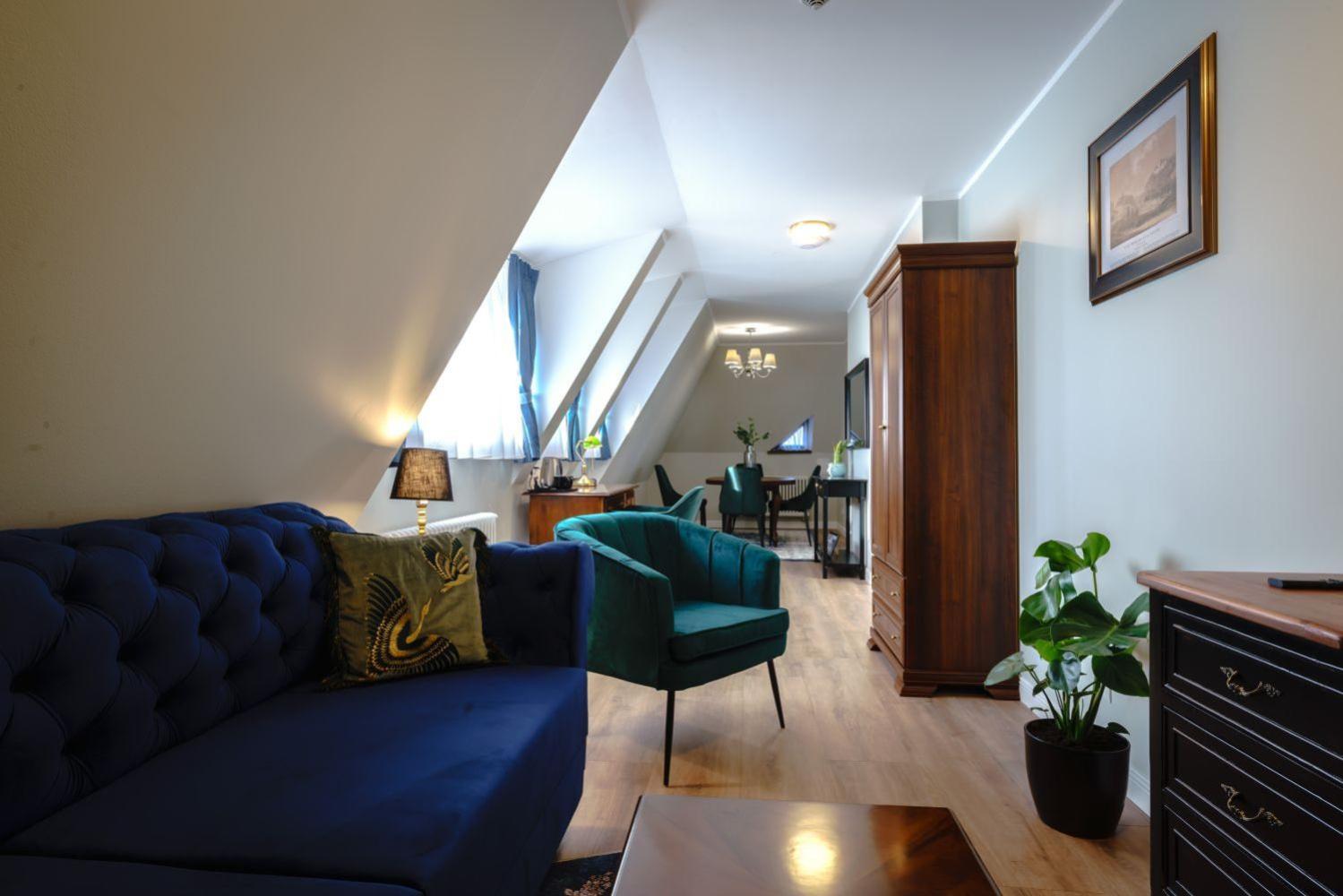 Suite building number 4 photo 2
