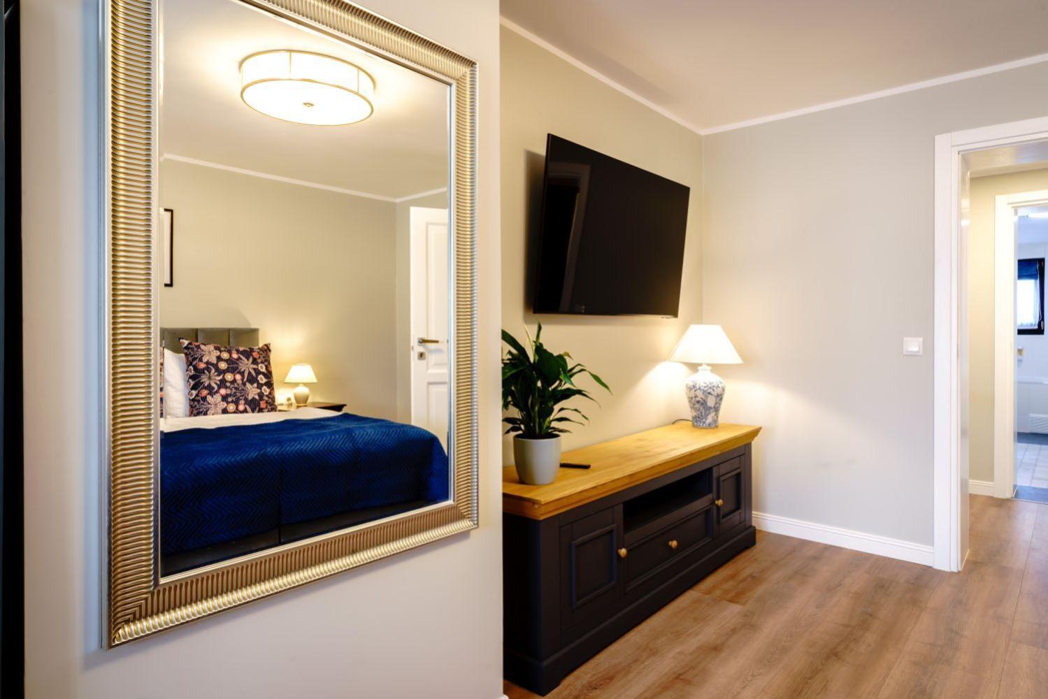 Suite building number 4 photo 3