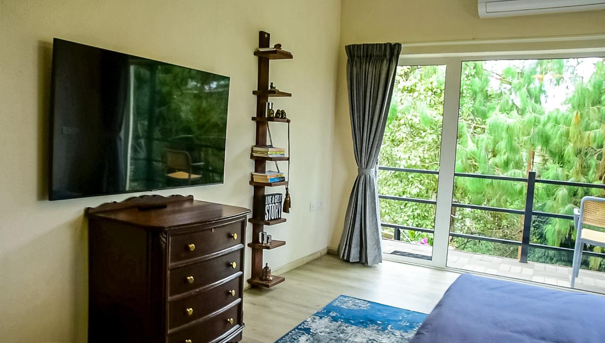 Deluxe Queen Suite