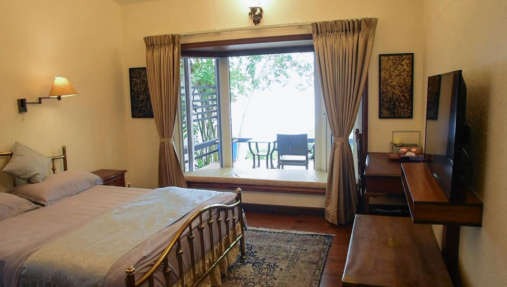 Superior King Suite