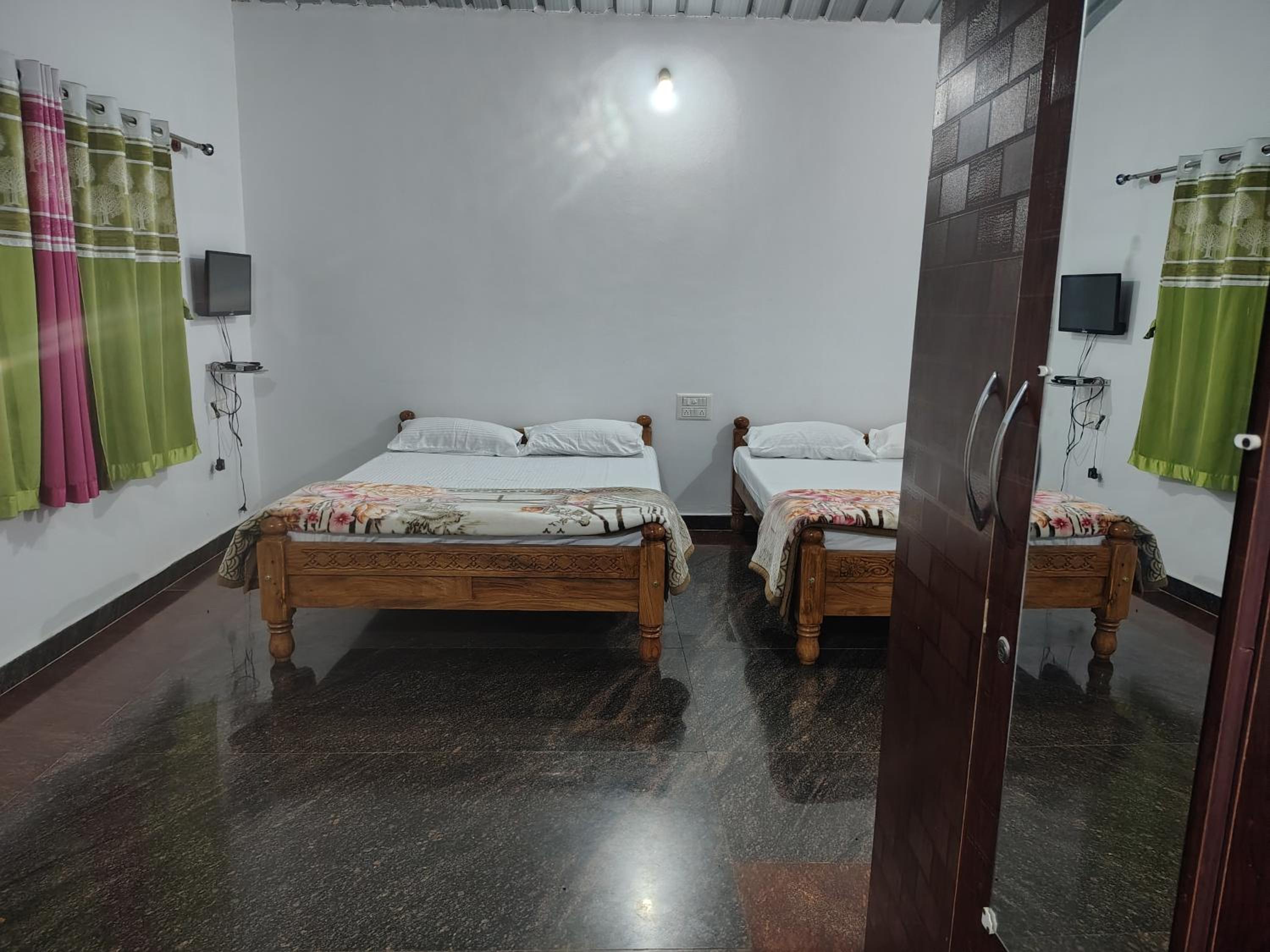 Deluxe Family Suite photo 1