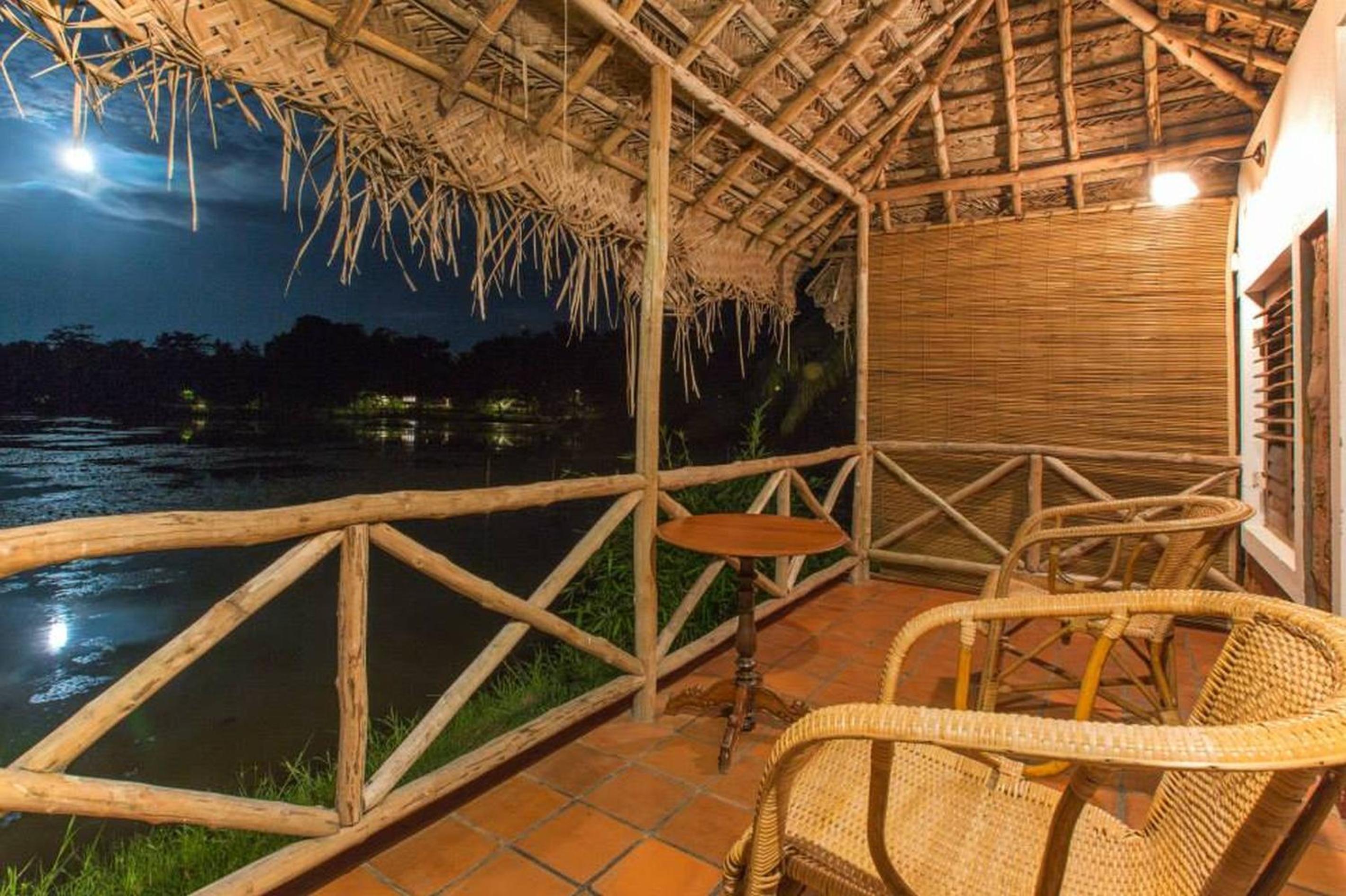 Lake Front Villa with Private Pool - Complimentary one-hour Sunset cruise (subject to weather conditions)