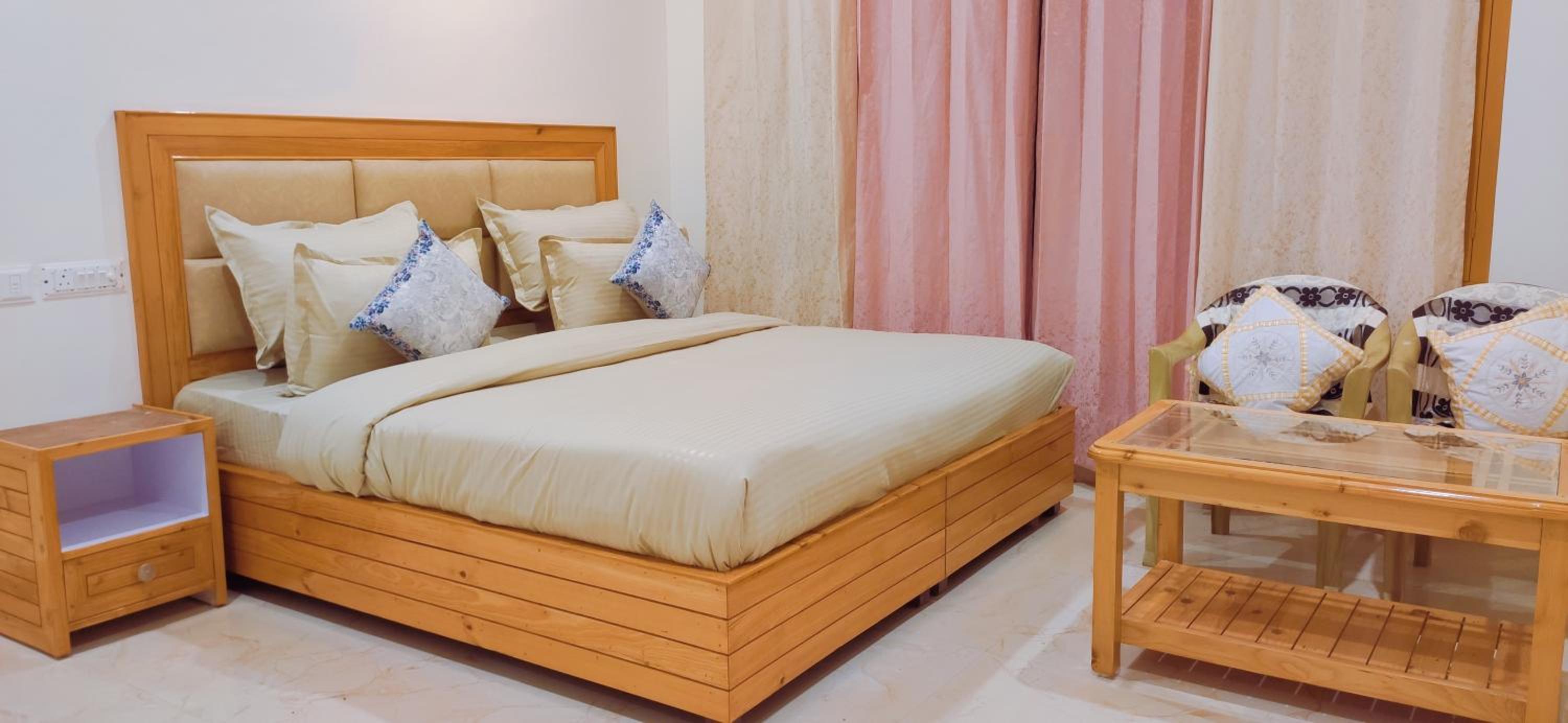 Deluxe Double Room with Balcony photo 1