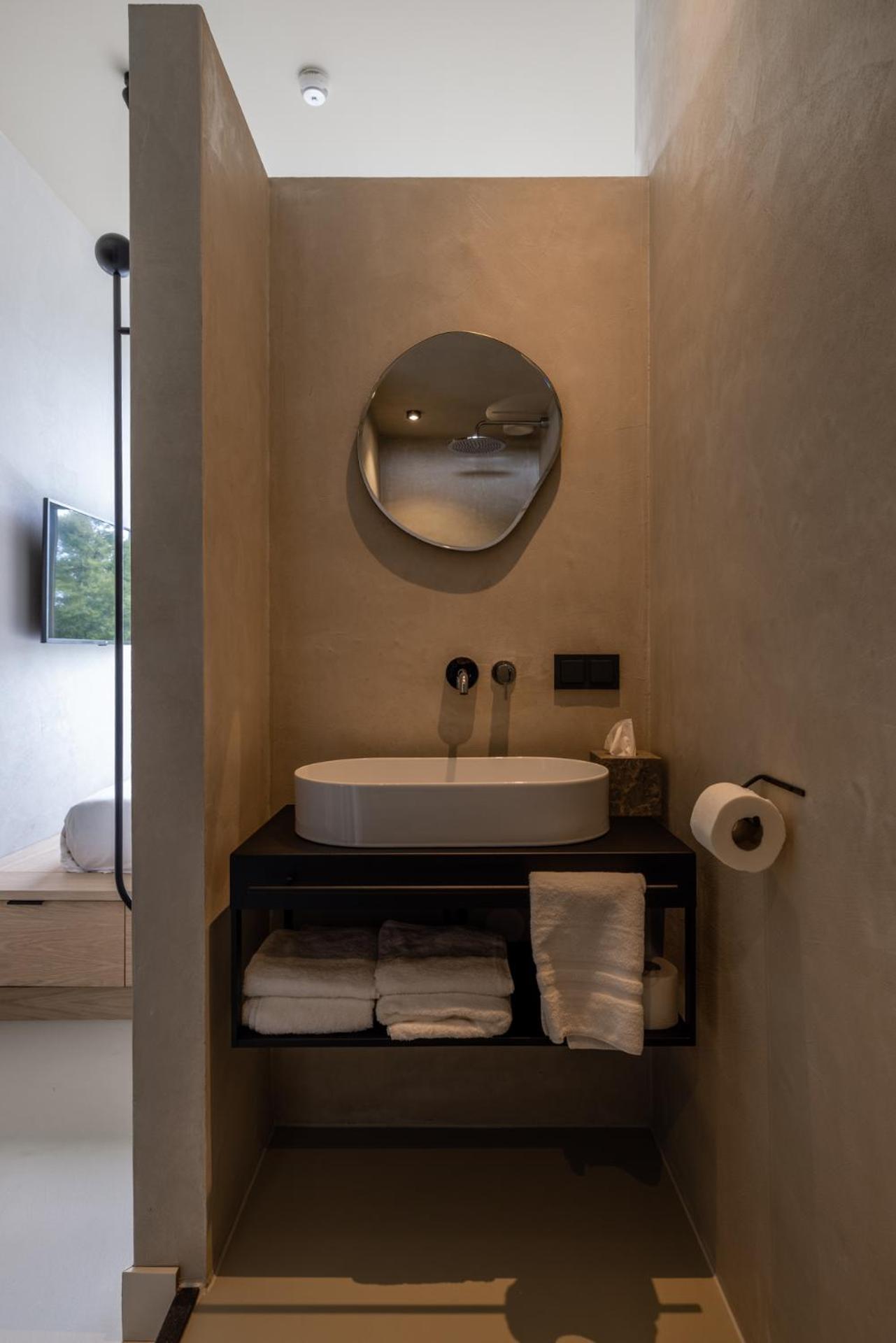 Petite Double Room - Photo 1