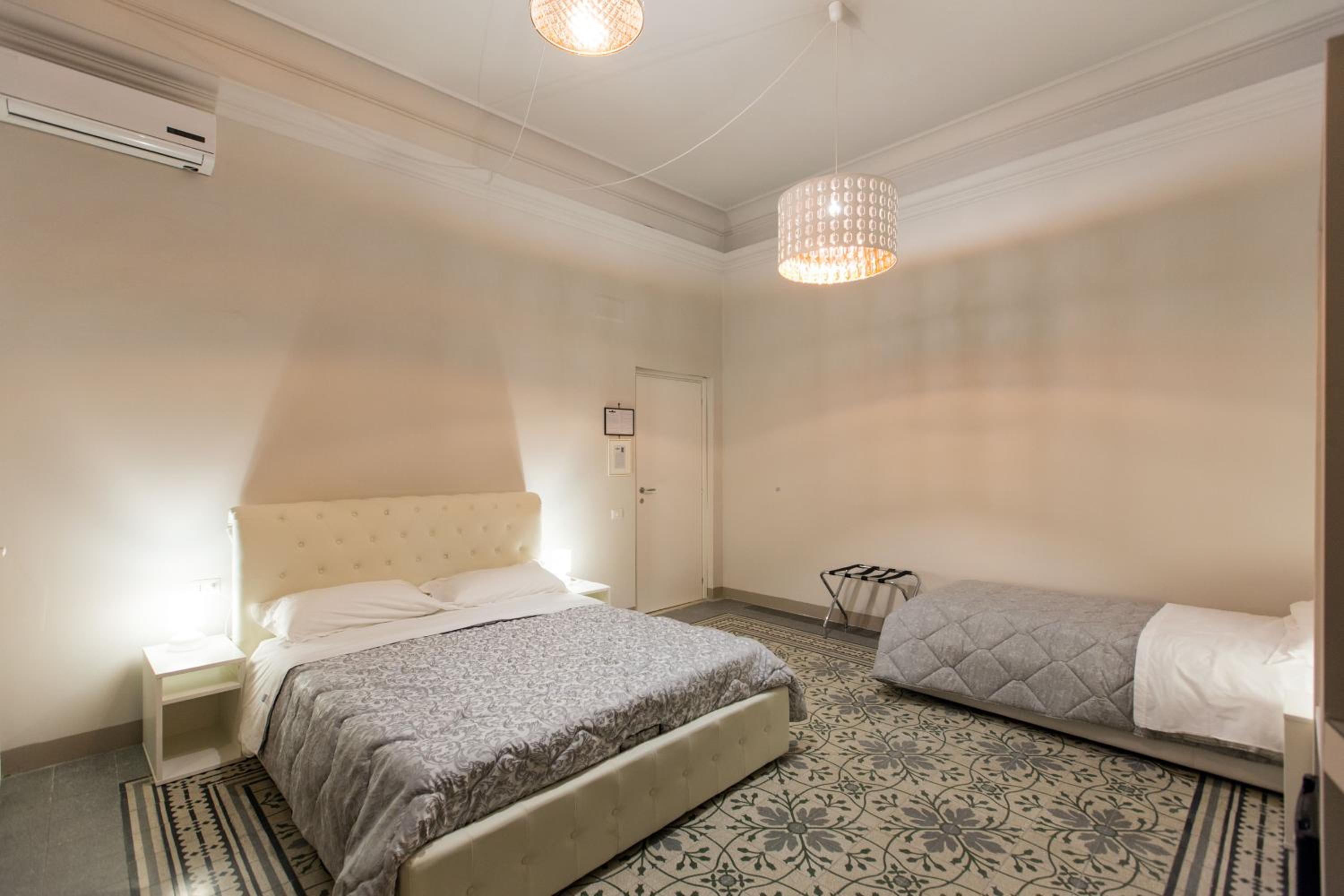 Quadruple Room with Private Bathroom - Photo 6