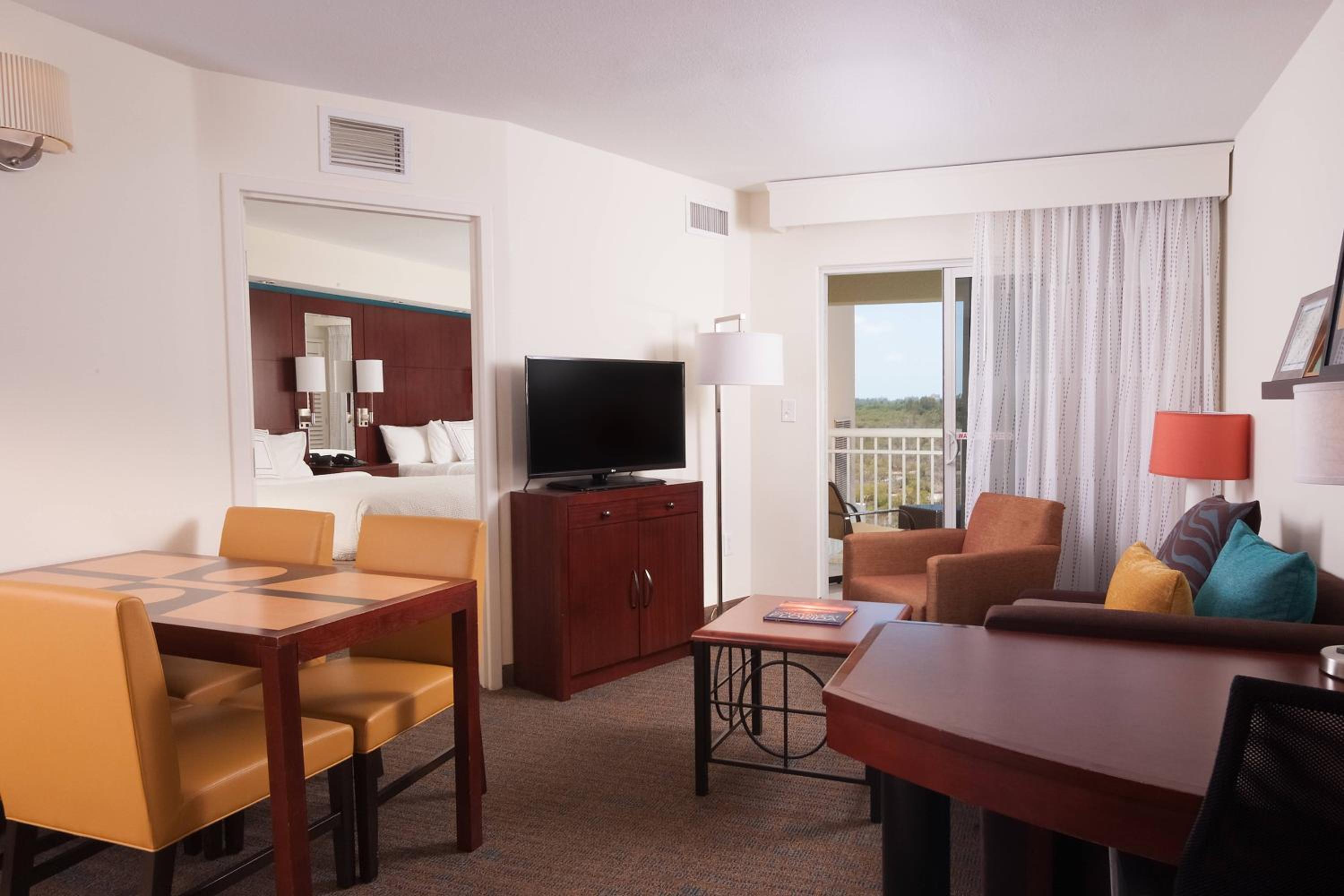 One-Bedroom Queen Suite with Sofa Bed and Balcony - Photo 1