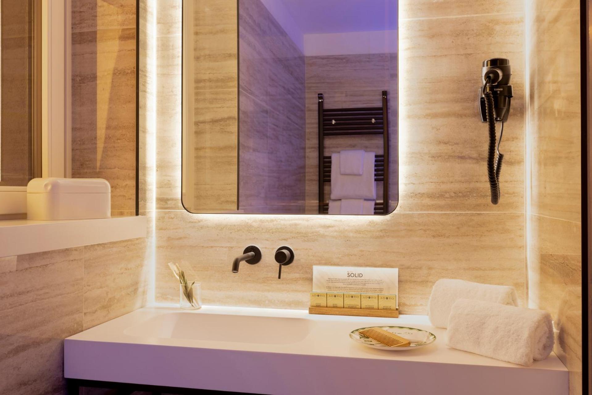 Suite with Spa Bath photo 3