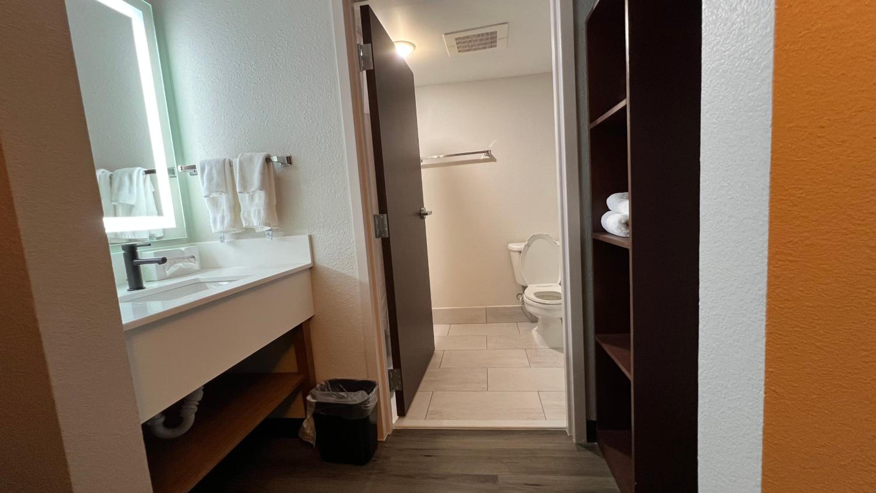 King Room - Non Smoking photo 2