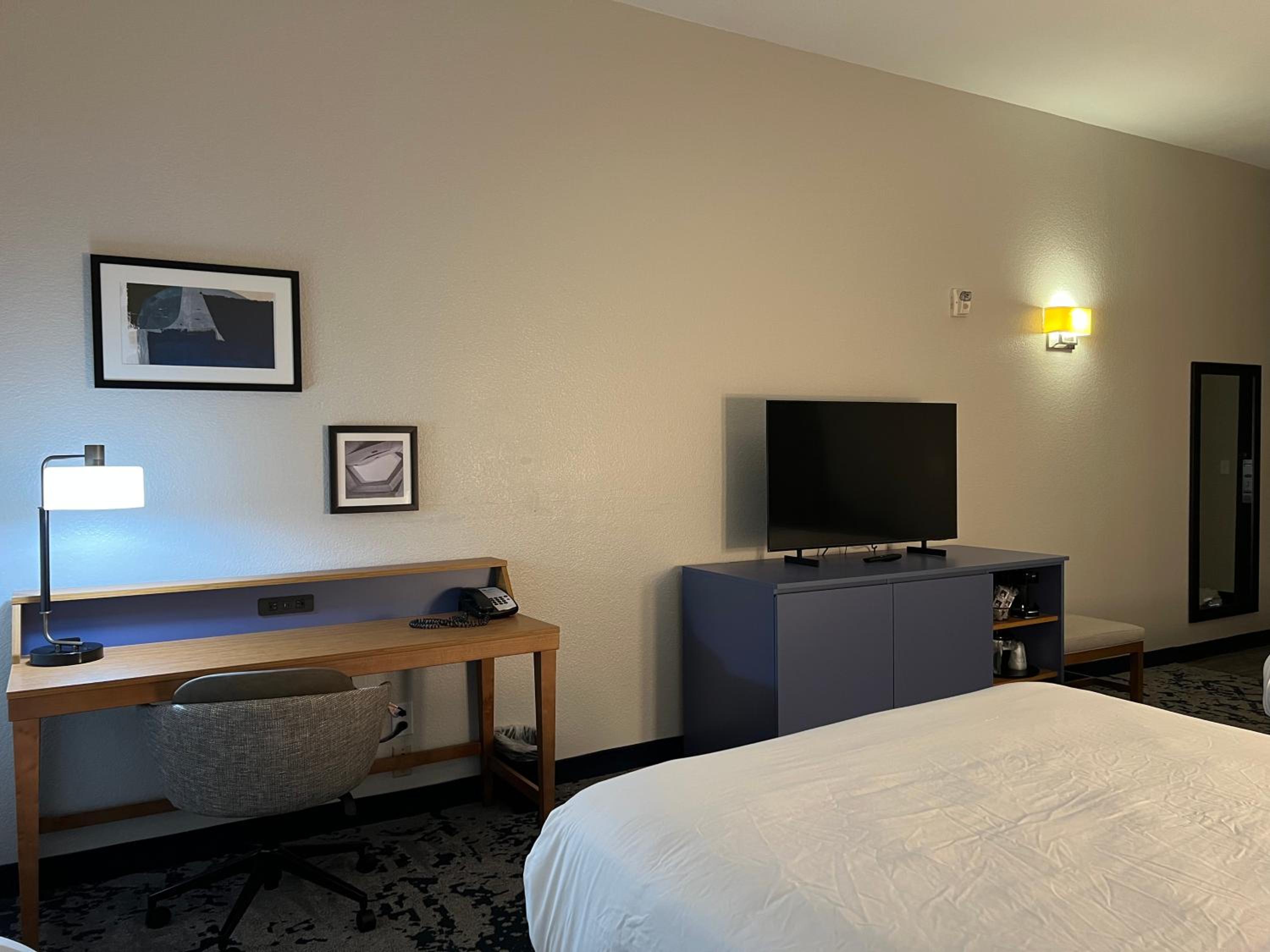 King Room with Tub - Disability Access/Non Smoking/Interior Hall photo 3