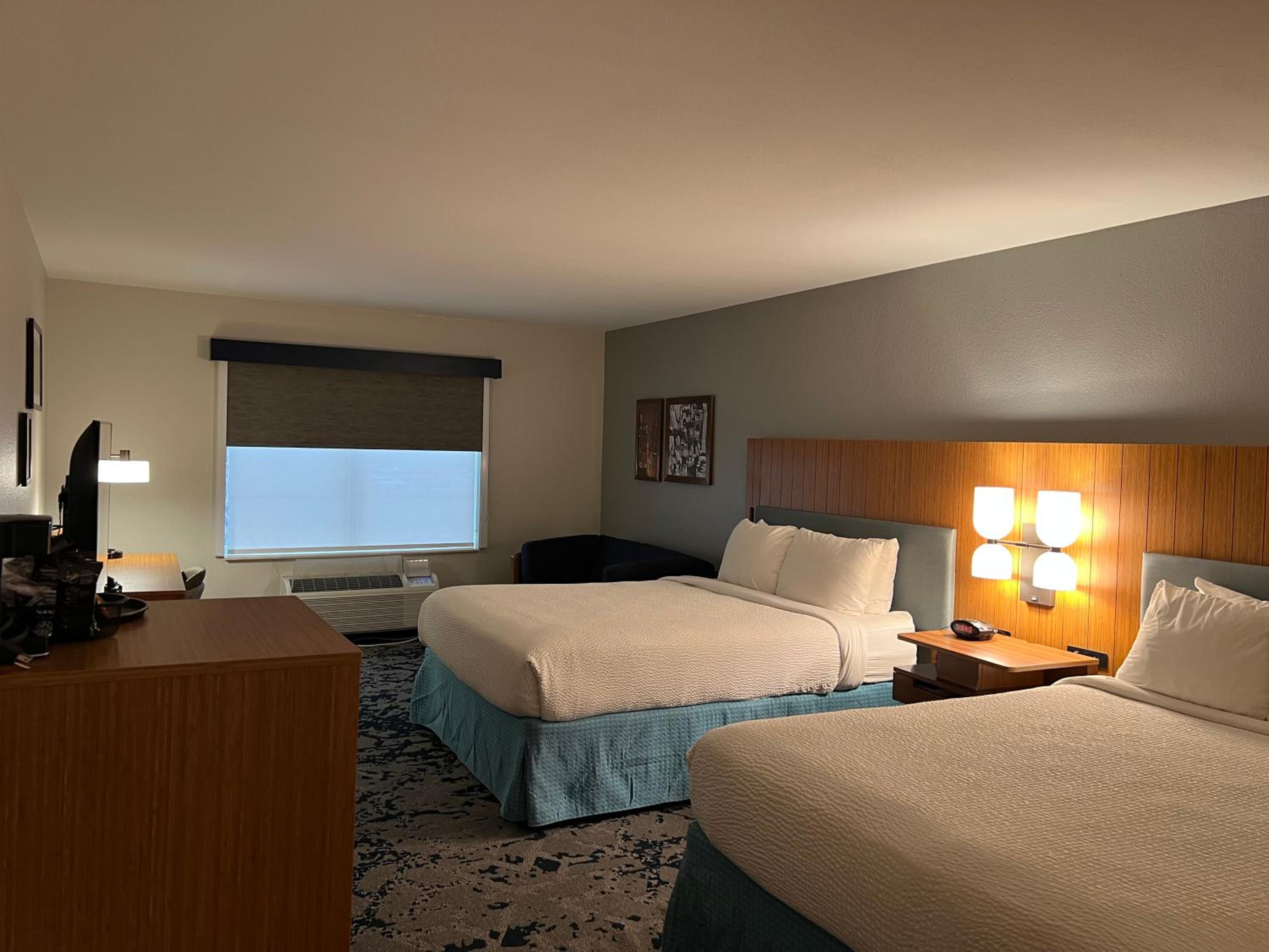 Queen Suite with Two Queen Beds and Sofa bed - Non Smoking/Interior Hall