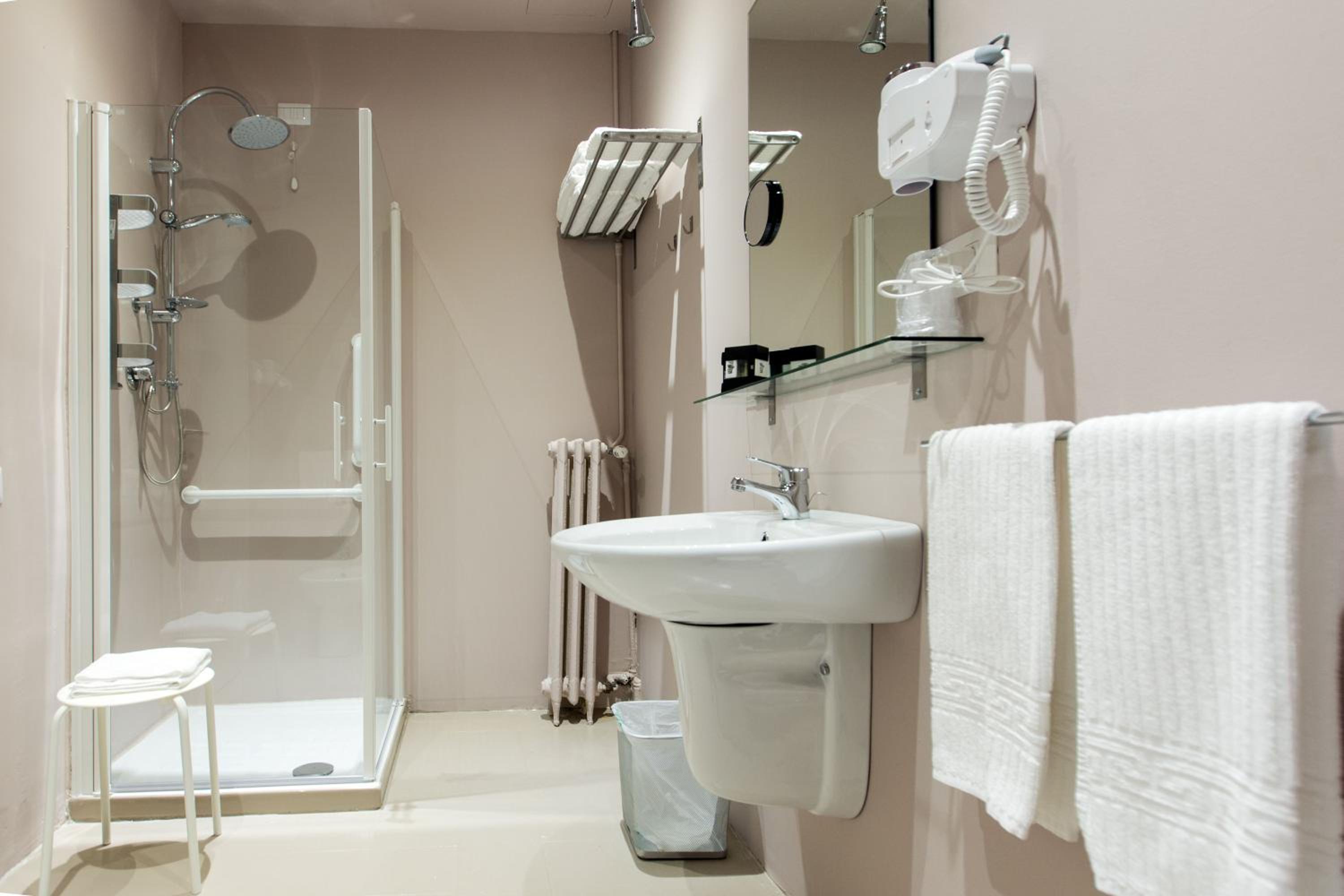 Triple Room with Private Bathroom - Photo 6