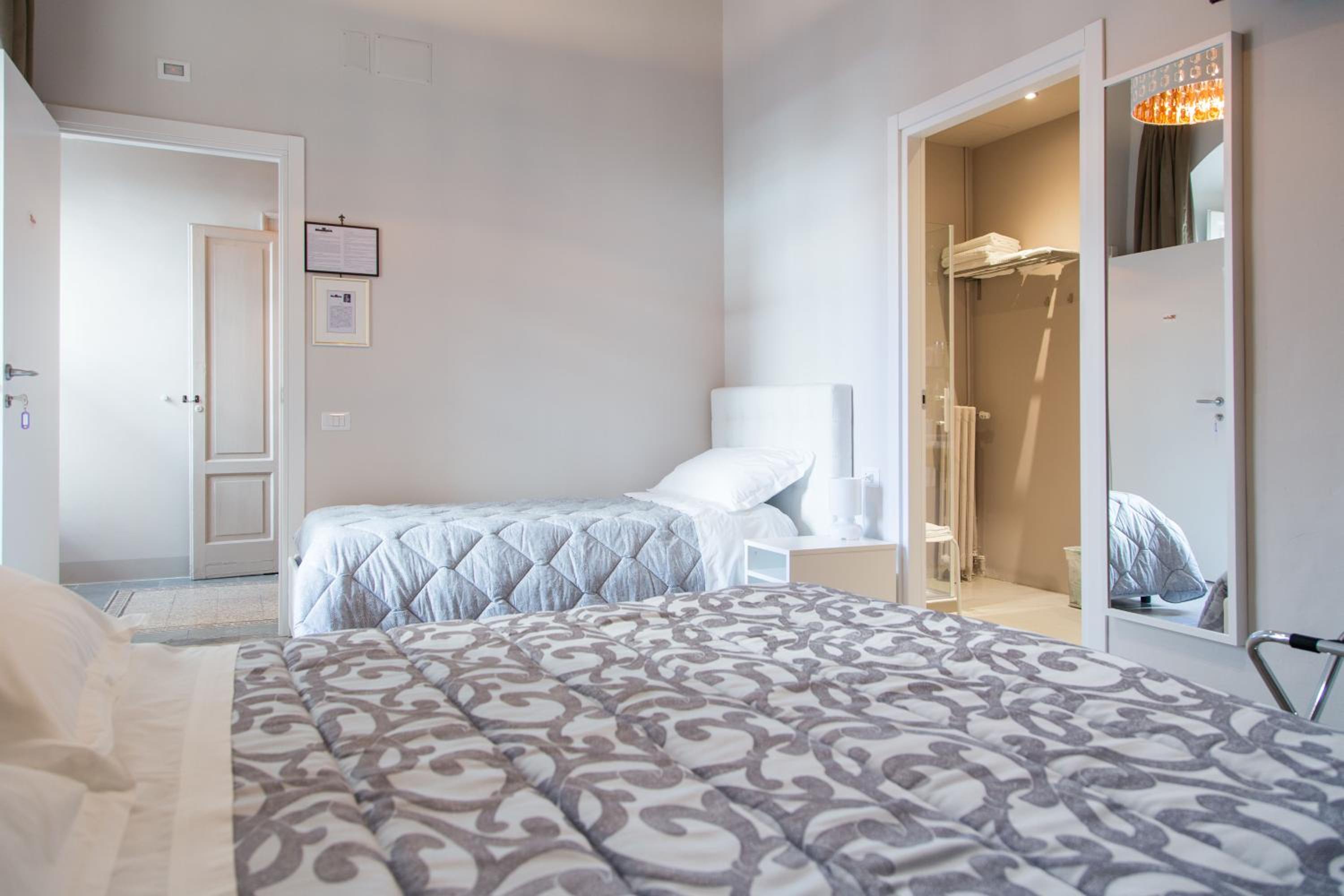 Triple Room with Private Bathroom - Photo 5